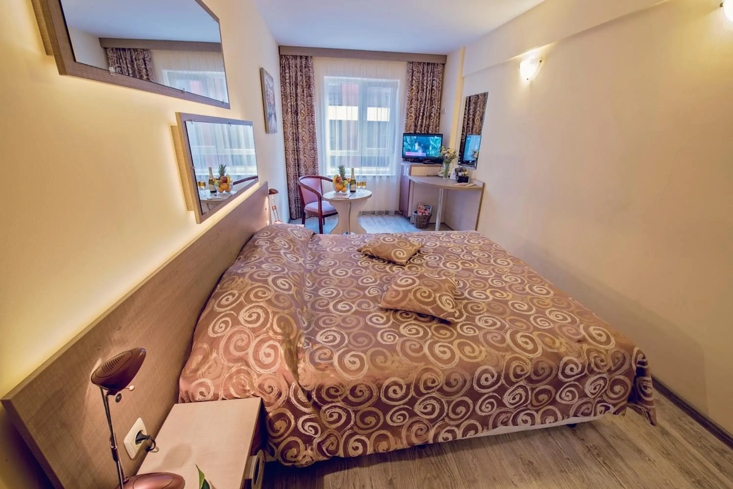 Photo of the whole room, Bed in Victoria Hotel Photo of the whole room, Bed in Victoria Hotel