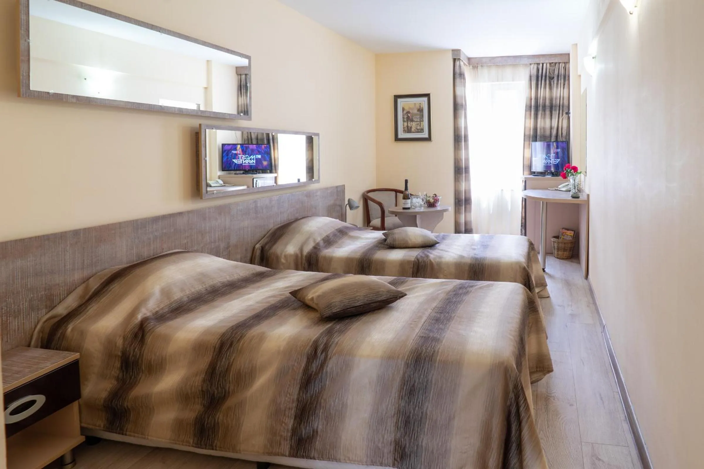 Photo of the whole room, Bed in Victoria Hotel