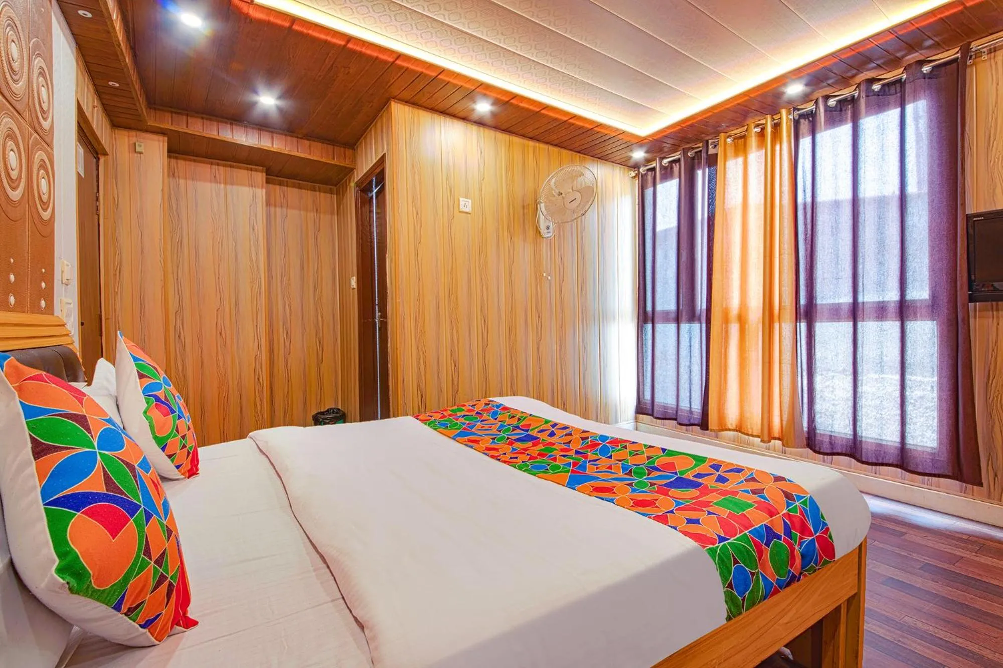 Bed in FabHotel Sapphire