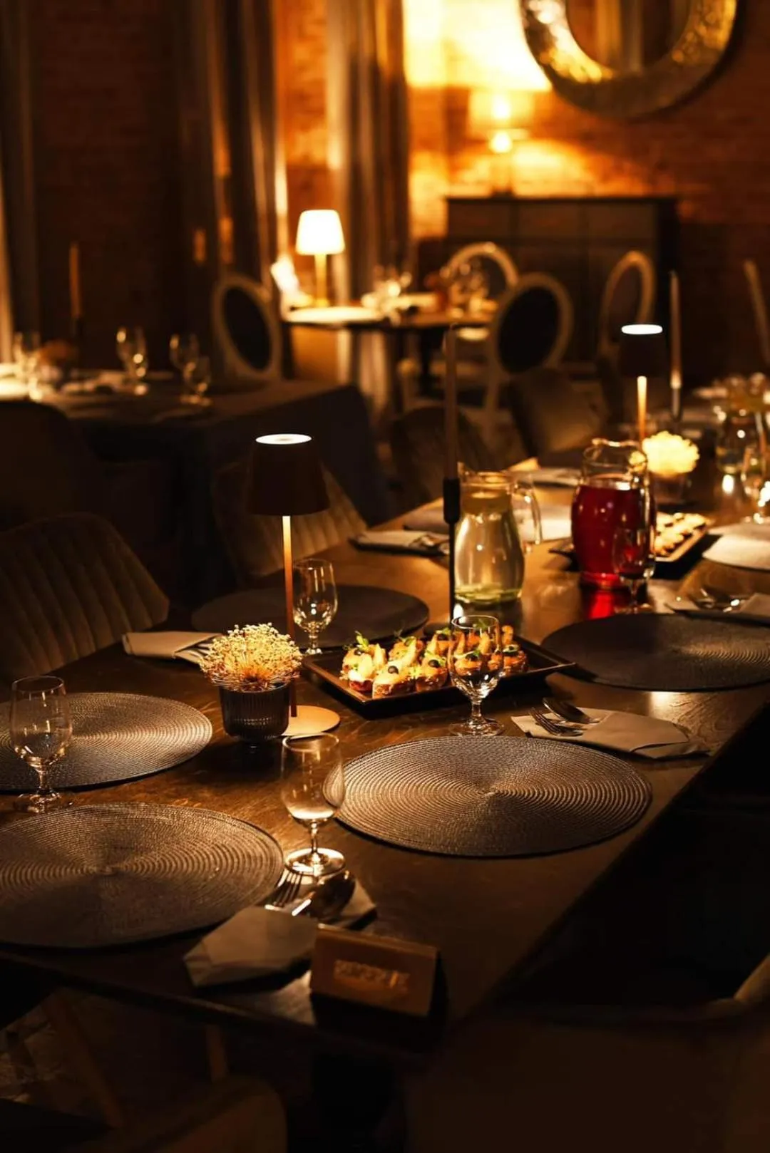 Restaurant/places to eat in Bahnhofs hotel