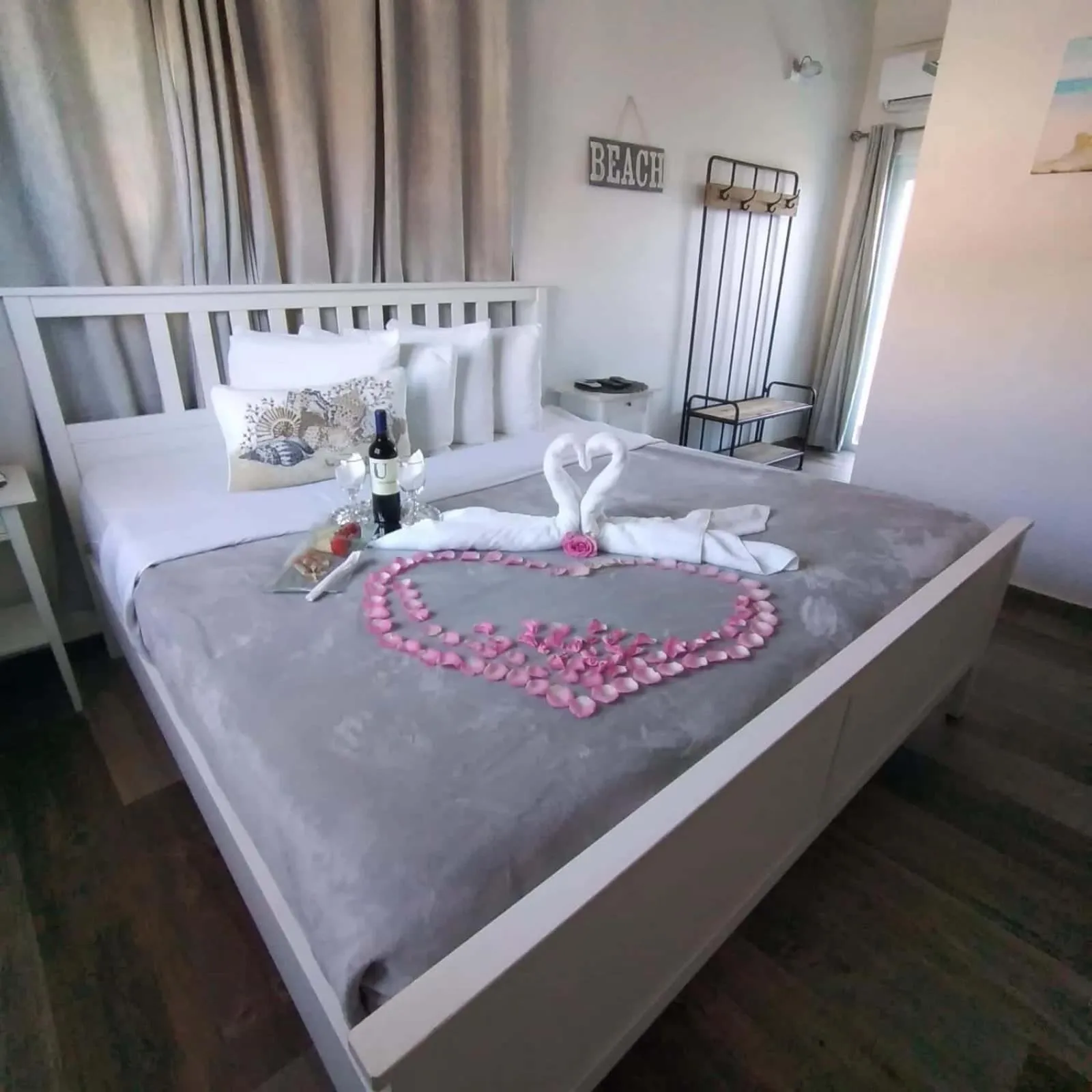 Bed in La Jamaca - An Island Vibe Hotel