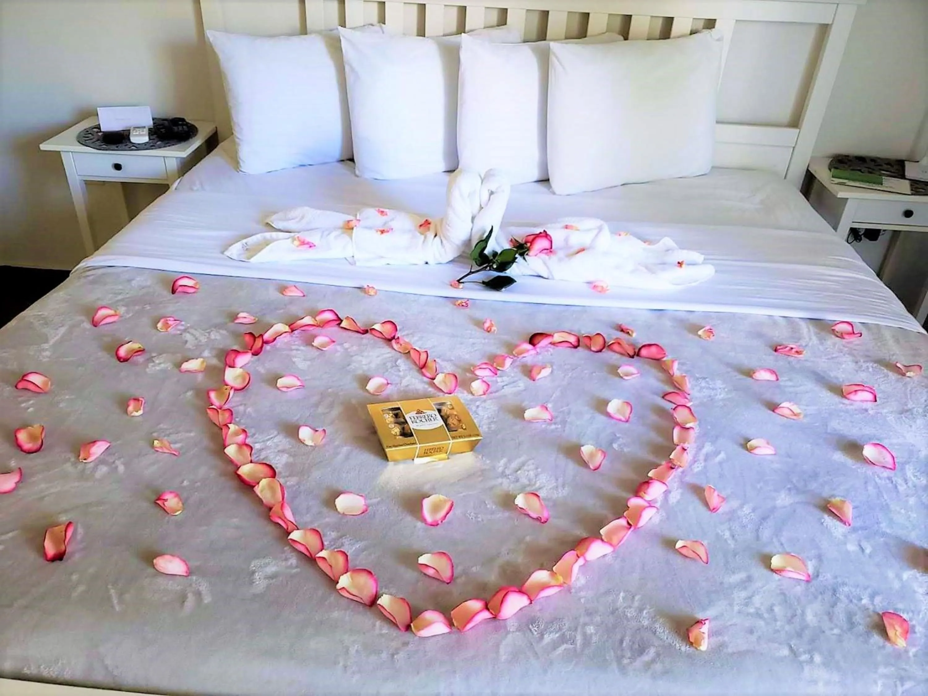 Bed in La Jamaca - An Island Vibe Hotel