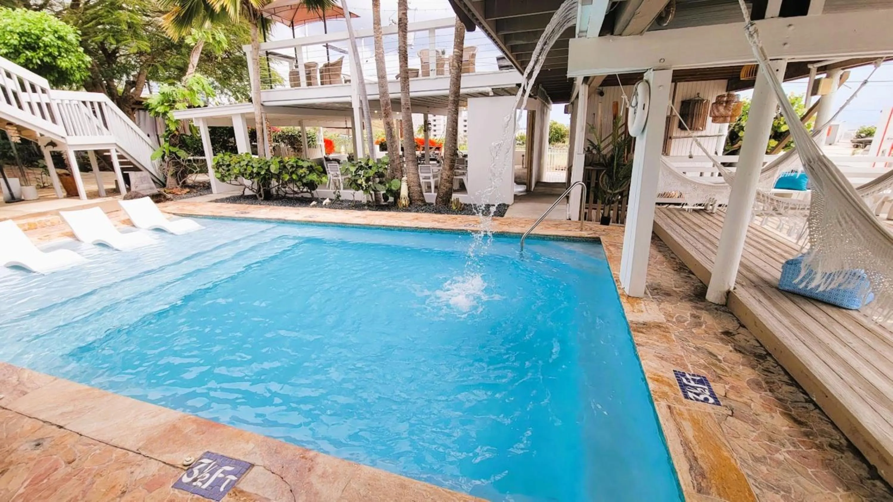 Swimming pool in La Jamaca - An Island Vibe Hotel