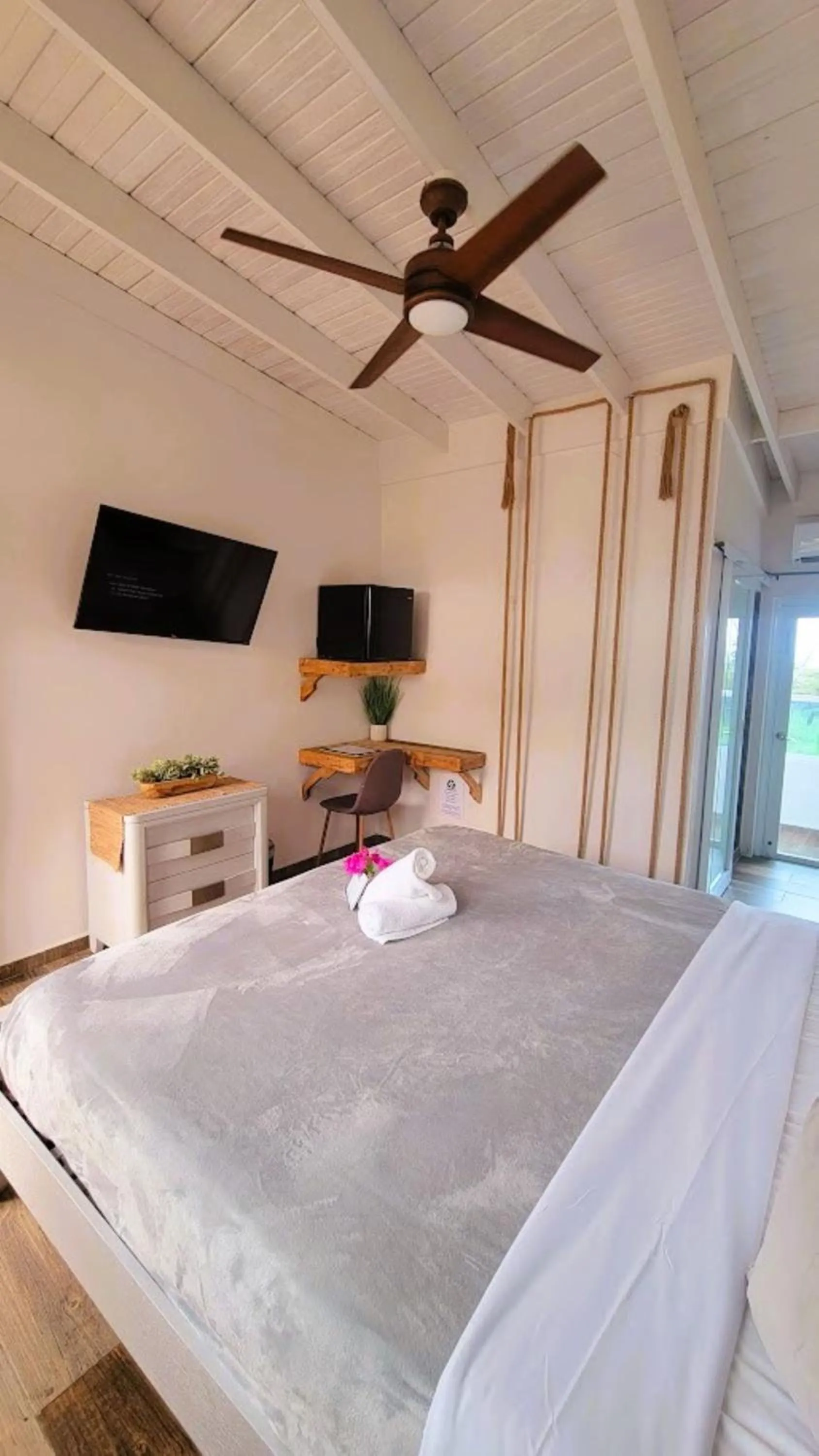 Bed in La Jamaca - An Island Vibe Hotel