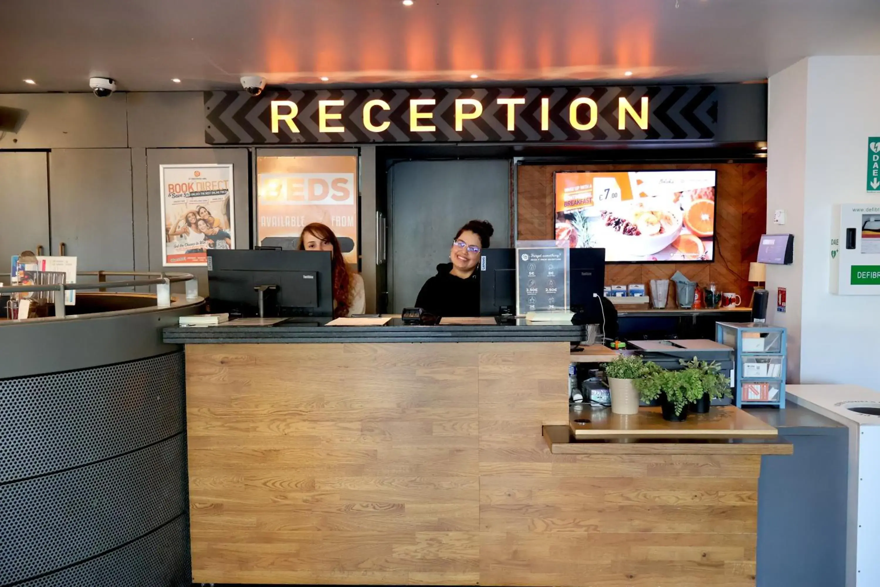 Facade/entrance in St Christopher's Inn Paris - Canal Facade/entrance in St Christopher's Inn Paris - Canal