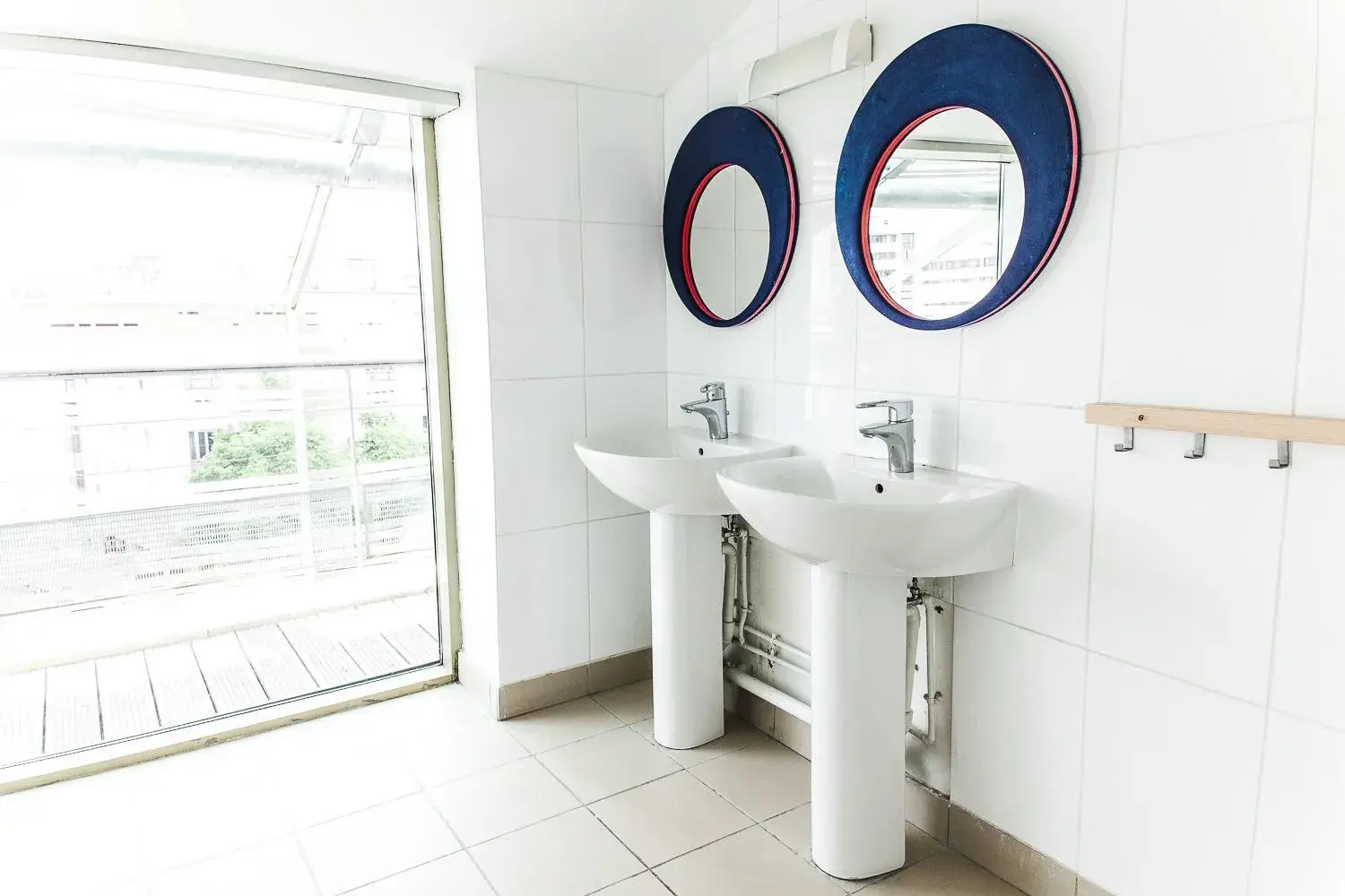 Bathroom in St Christopher's Inn Paris - Canal Bathroom in St Christopher's Inn Paris - Canal