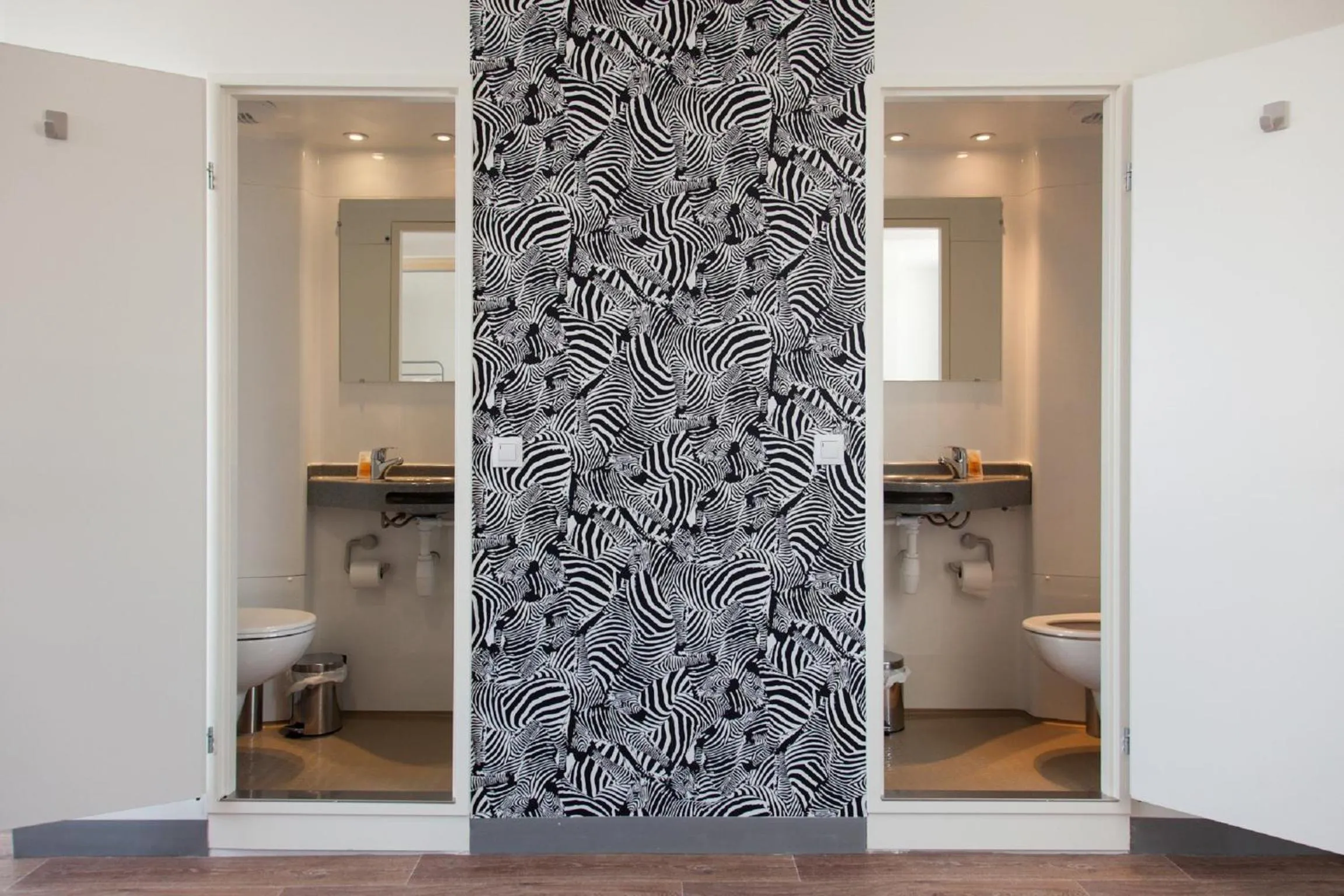 Shower in St Christopher's Inn Paris - Gare du Nord