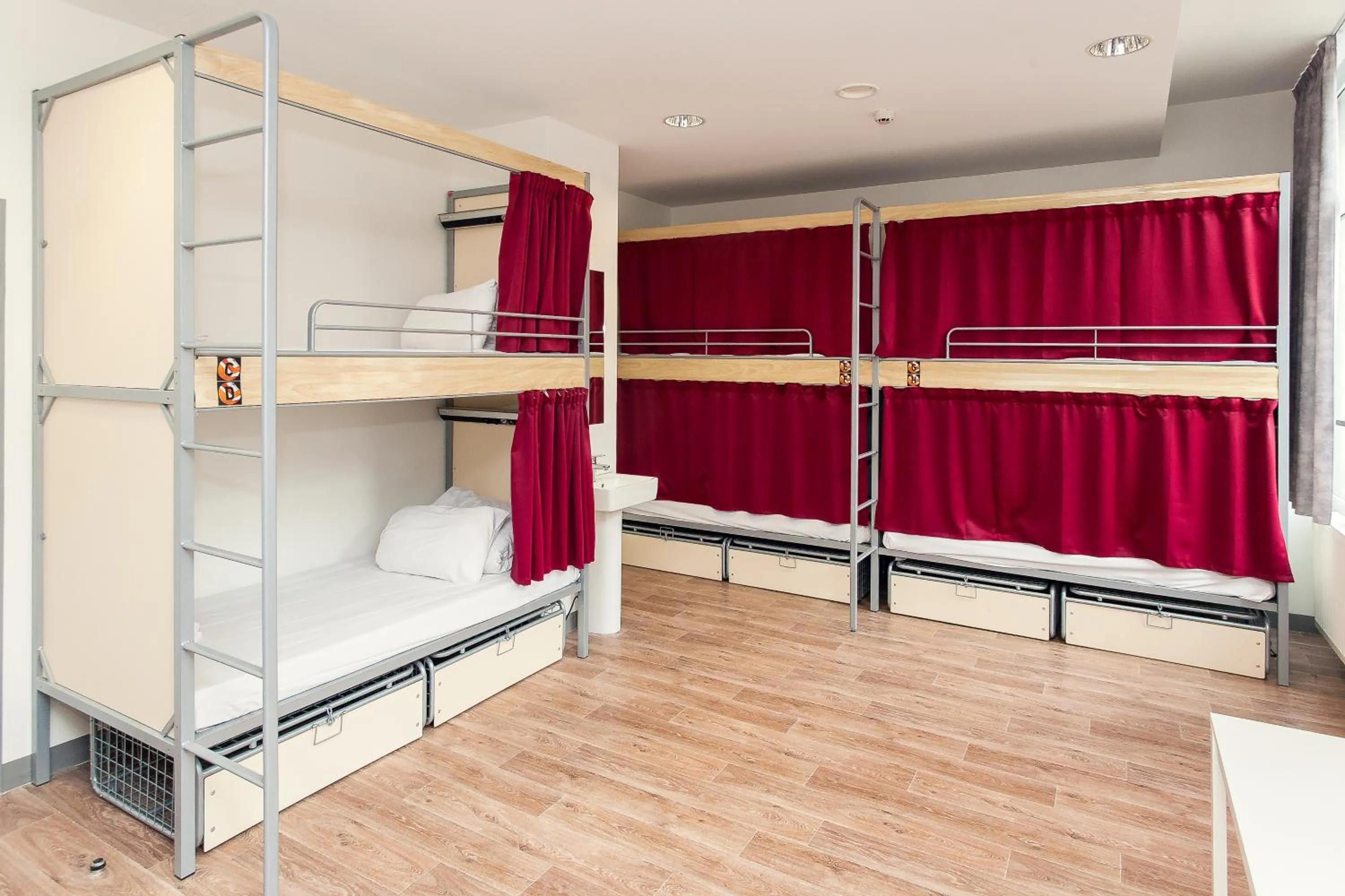 Bedroom, Bed in St Christopher's Inn Paris - Gare du Nord