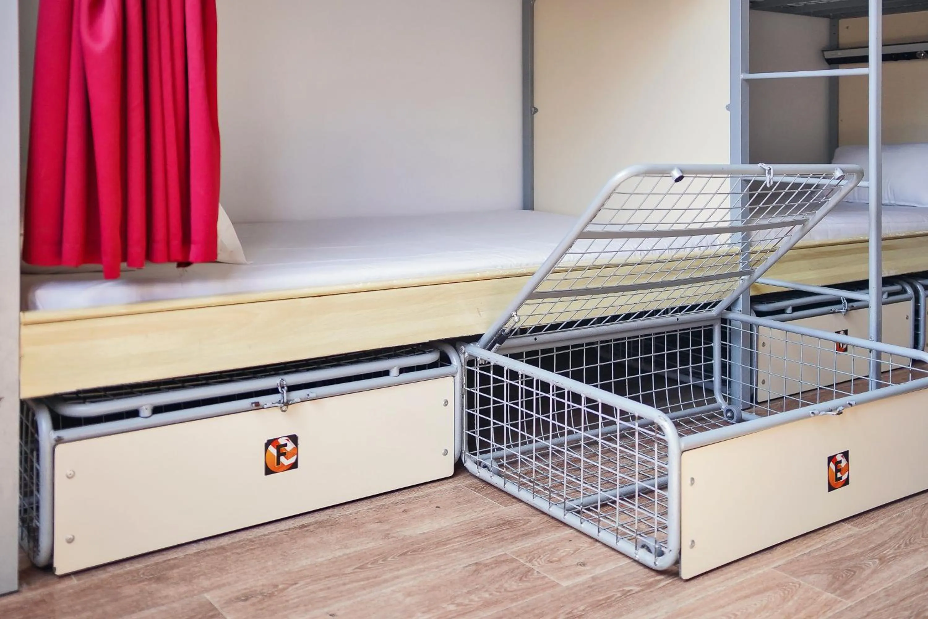 storage, Bed in St Christopher's Inn Paris - Gare du Nord