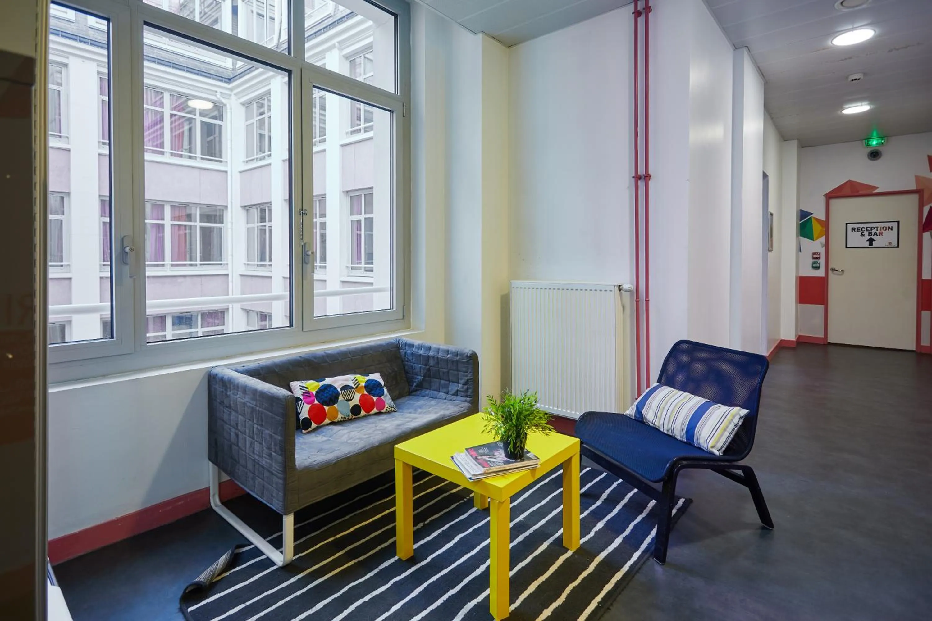 Communal lounge/ TV room in St Christopher's Inn Paris - Gare du Nord