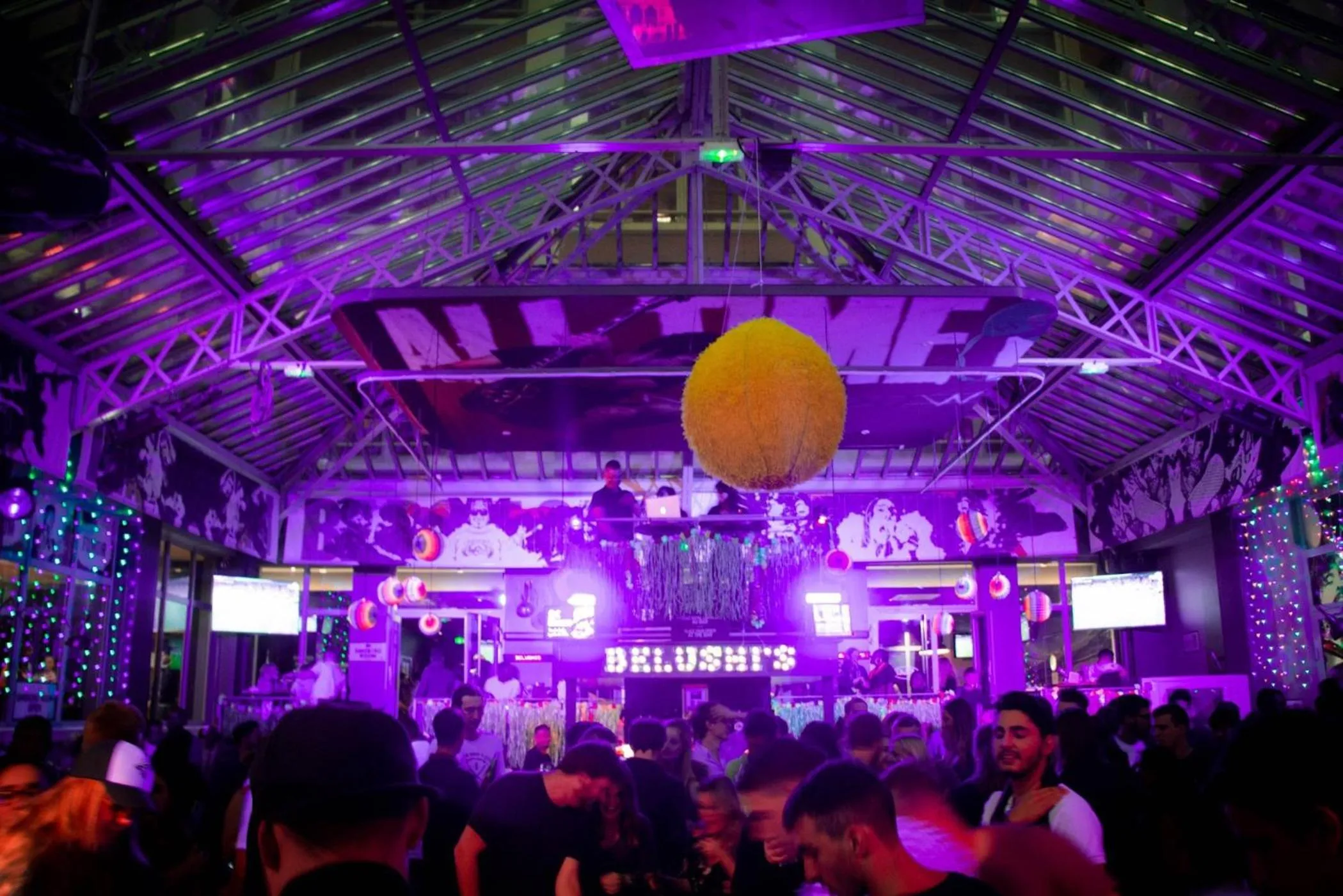 Nightclub / DJ in St Christopher's Inn Paris - Gare du Nord