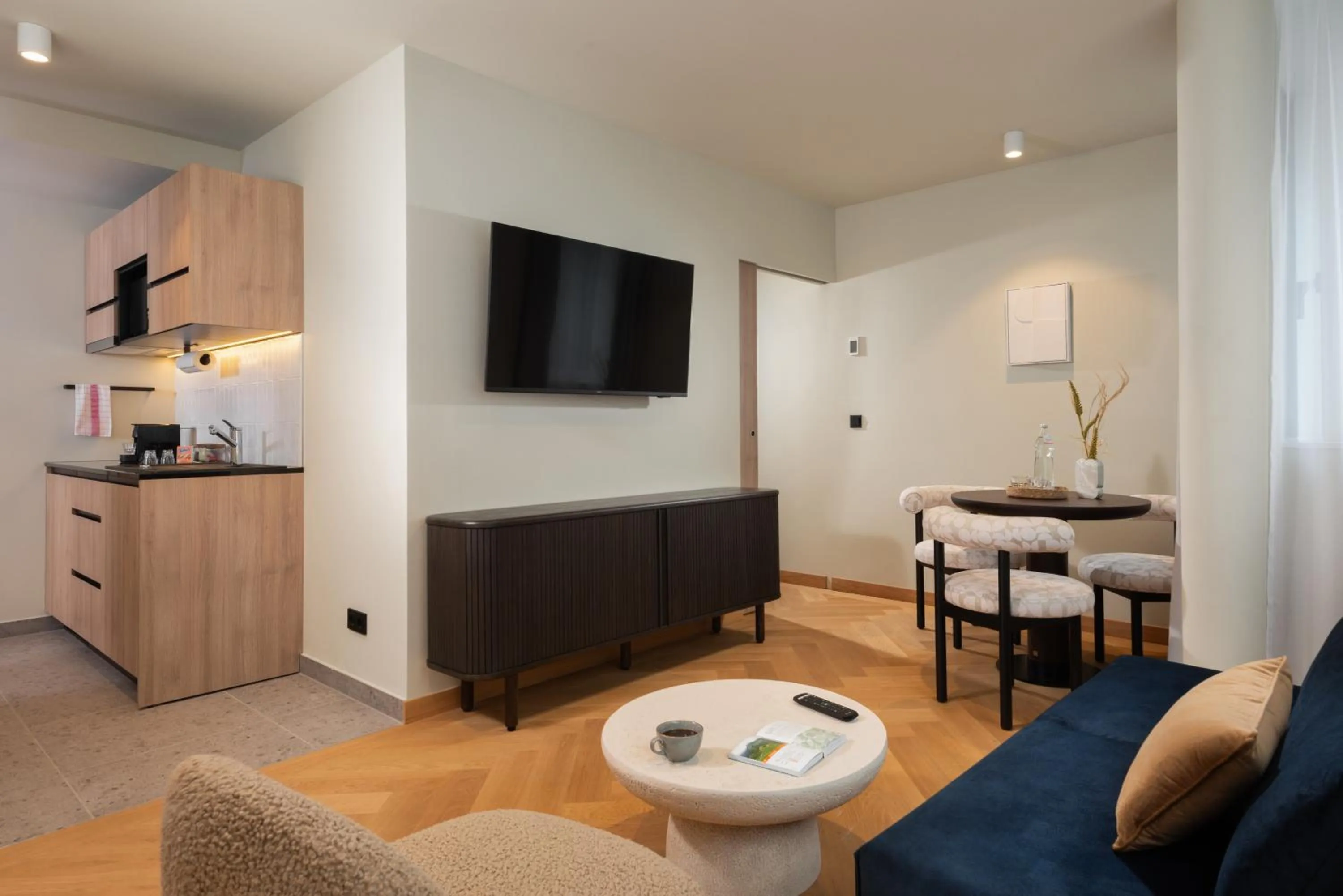 Kitchen or kitchenette in master Mirabell