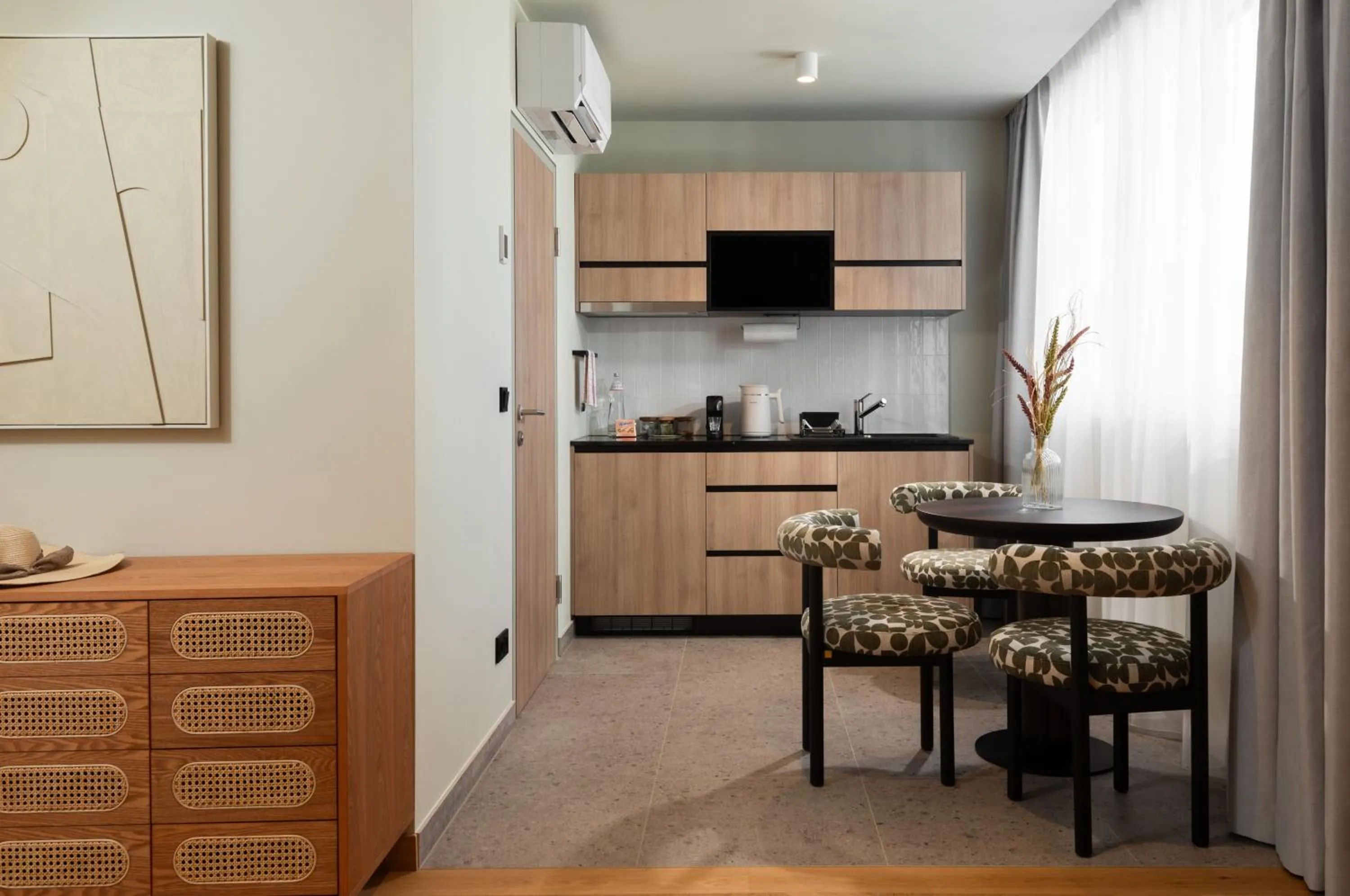 Kitchen or kitchenette in master Mirabell