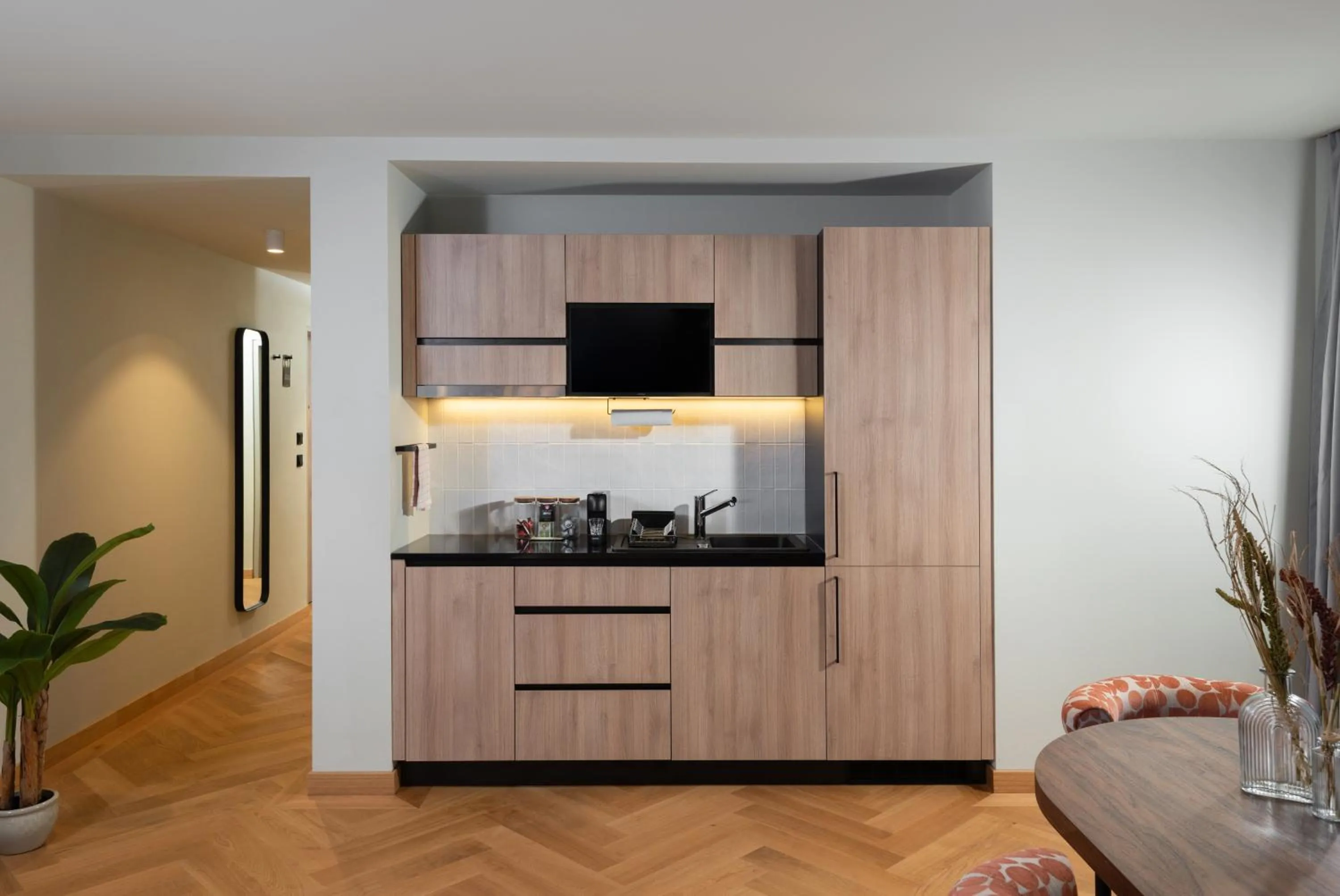 Kitchen or kitchenette in master Mirabell