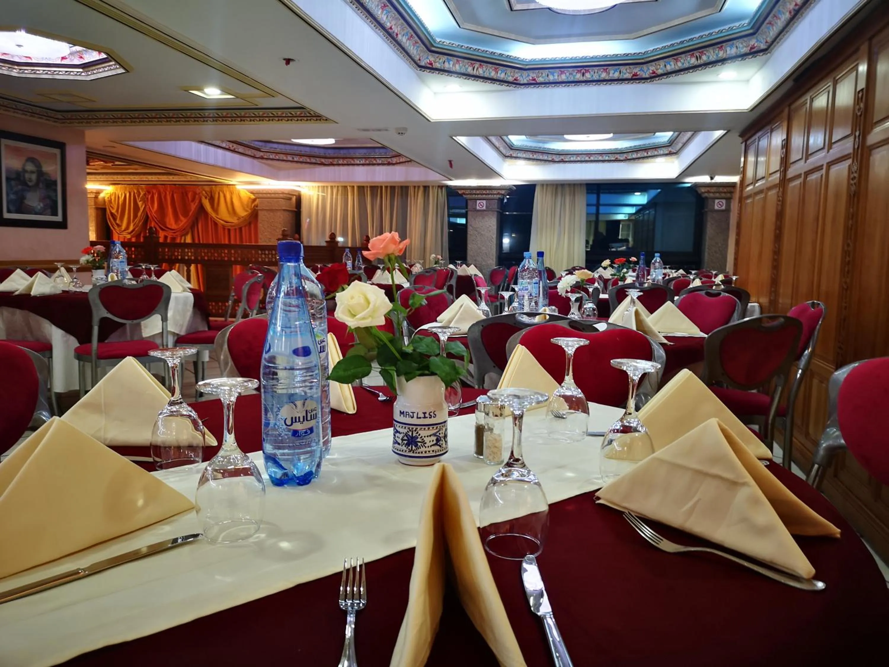 Restaurant/places to eat in Majliss Hotel Downtown