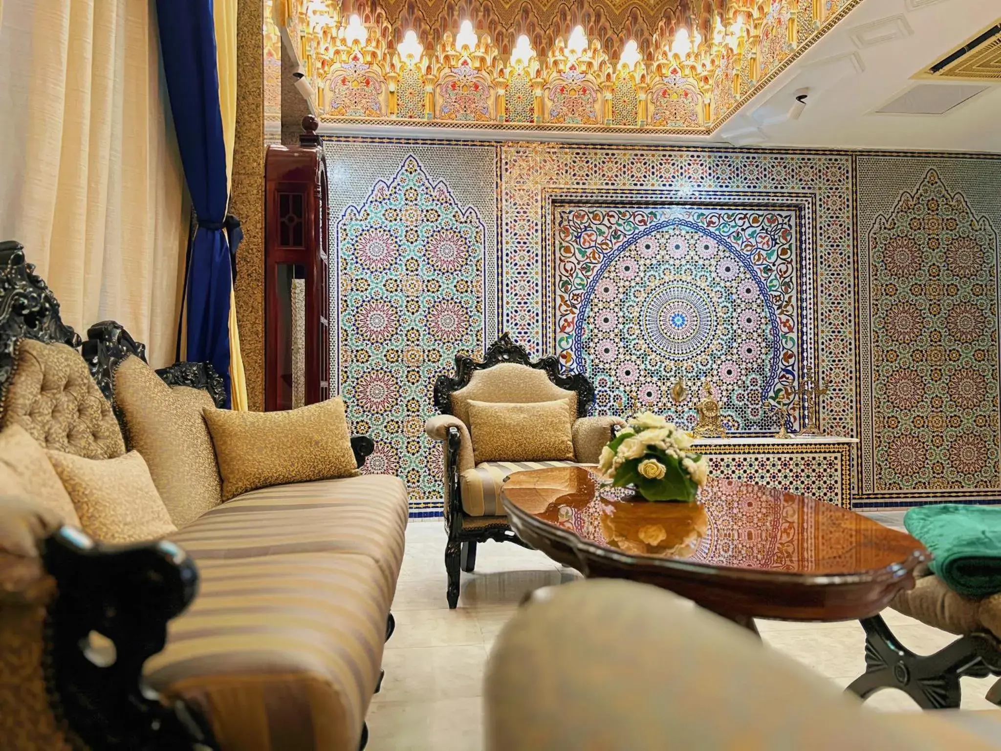 Lobby or reception, Seating Area in Majliss Hotel Downtown