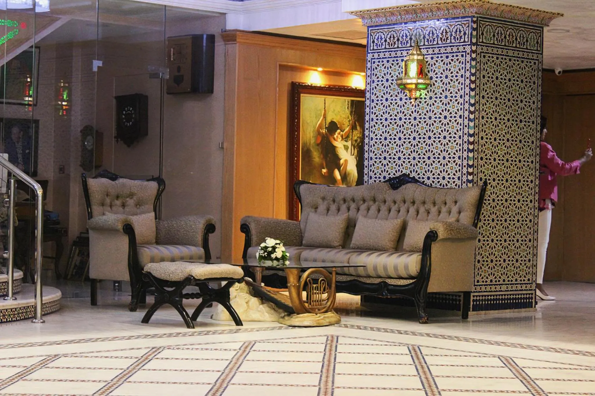 Seating area in Majliss Hotel Downtown