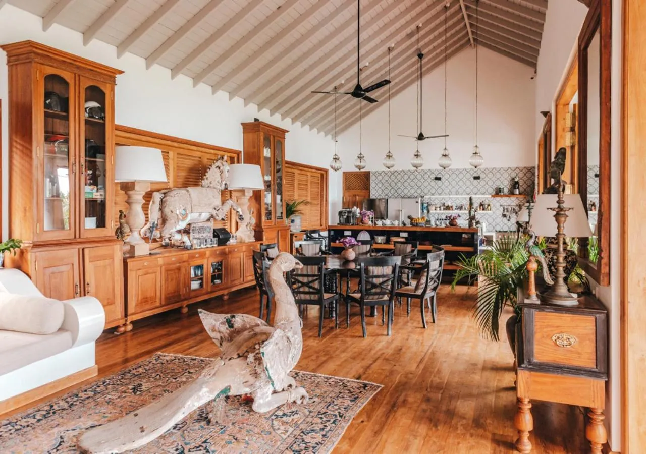 Restaurant/places to eat in Villa SPACE