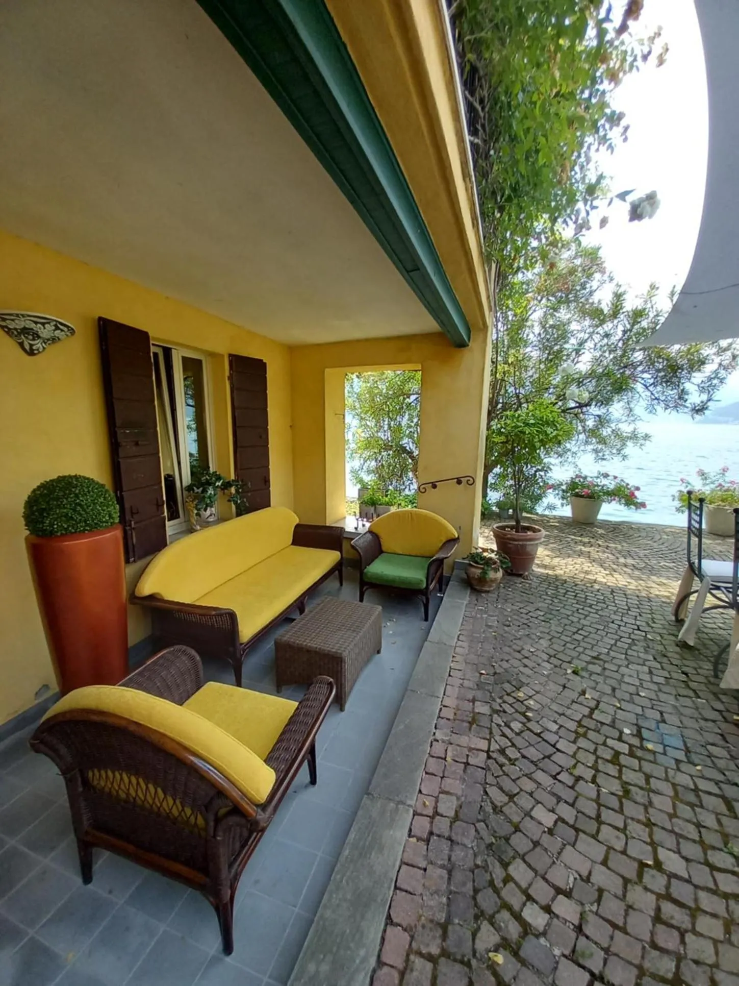 Patio in L'Oleandro sul Lago d'Iseo B&B