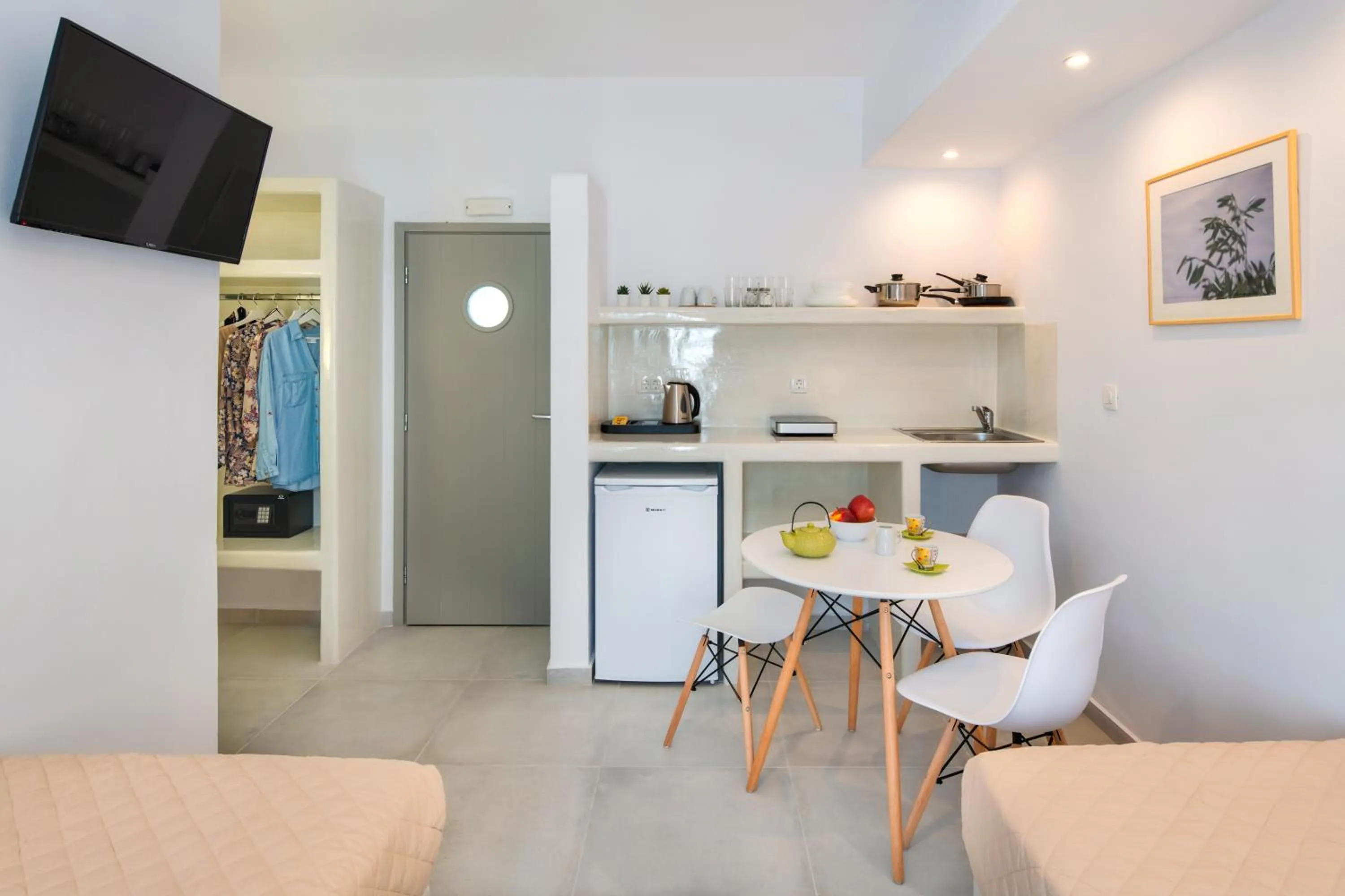 TV and multimedia in Olive Tree Suites