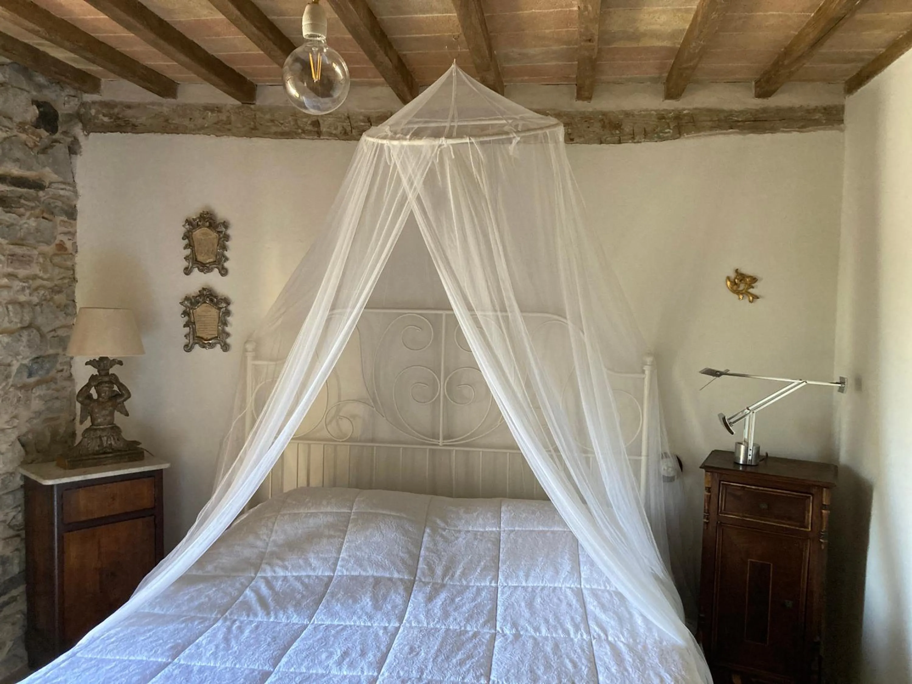 Bed in La pecora e l agnello