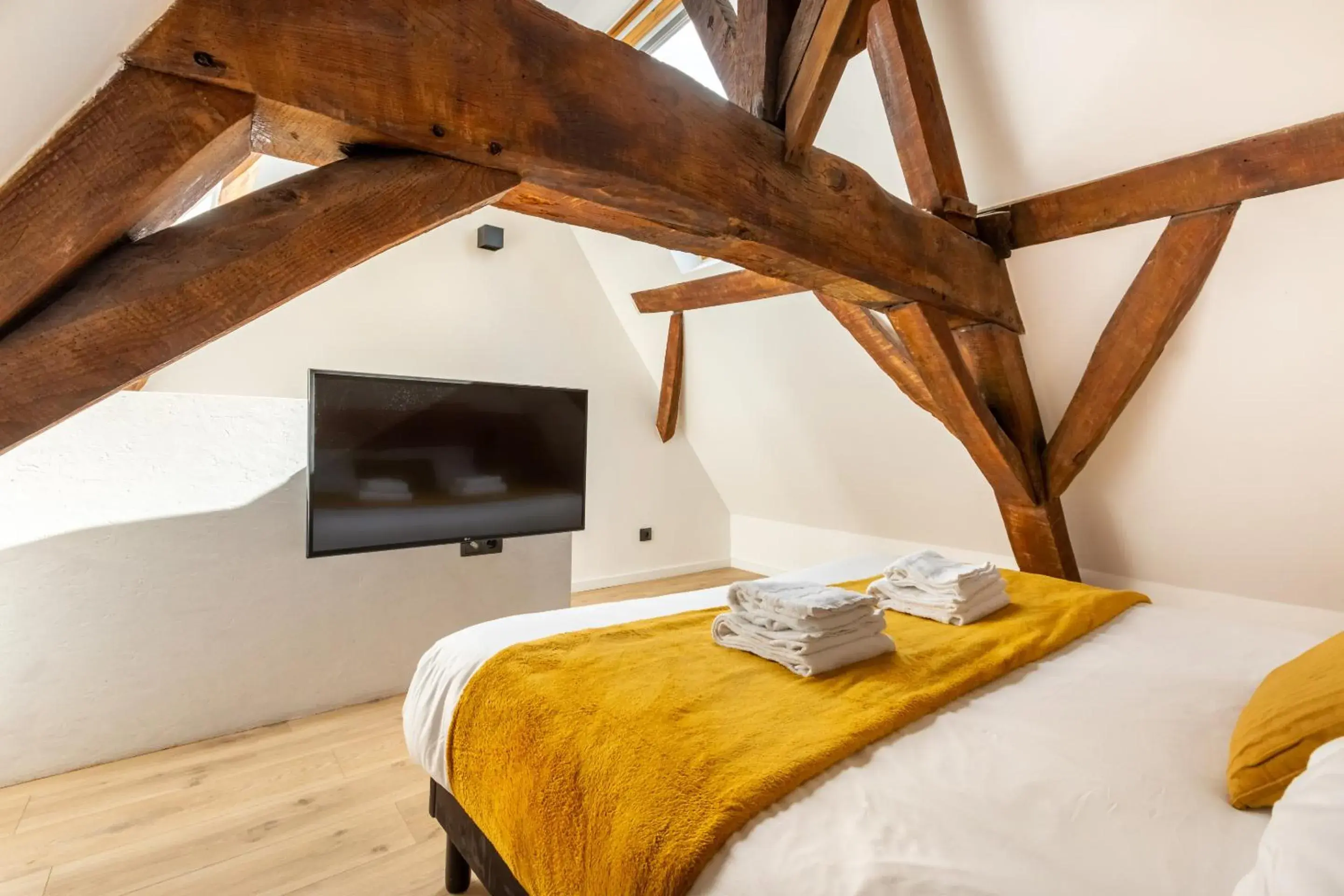 Bedroom, Bed in Au Chat Qui Dort Lille - Magasin Bedroom, Bed in Au Chat Qui Dort Lille - Magasin