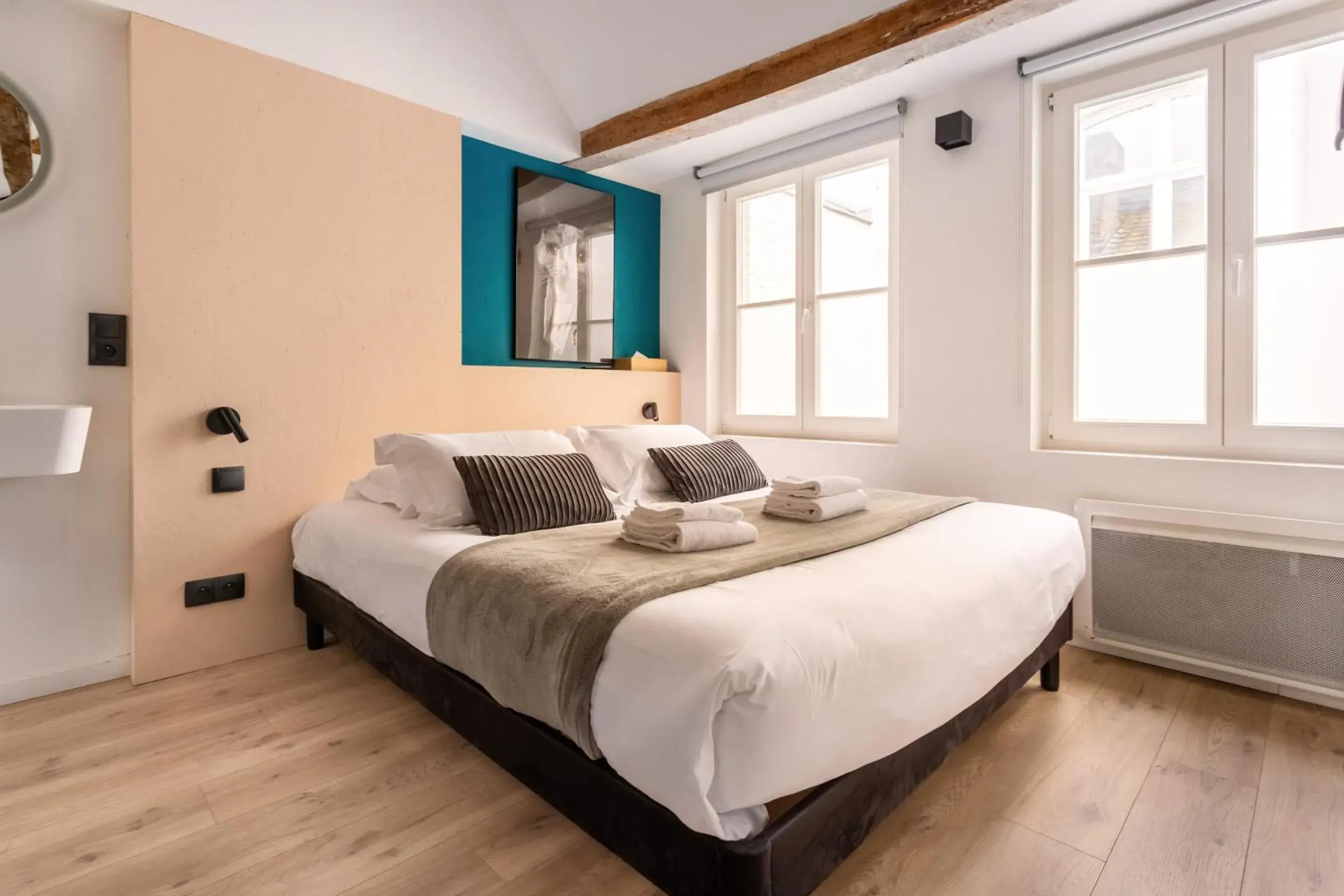 Bedroom, Bed in Au Chat Qui Dort Lille - Magasin Bedroom, Bed in Au Chat Qui Dort Lille - Magasin