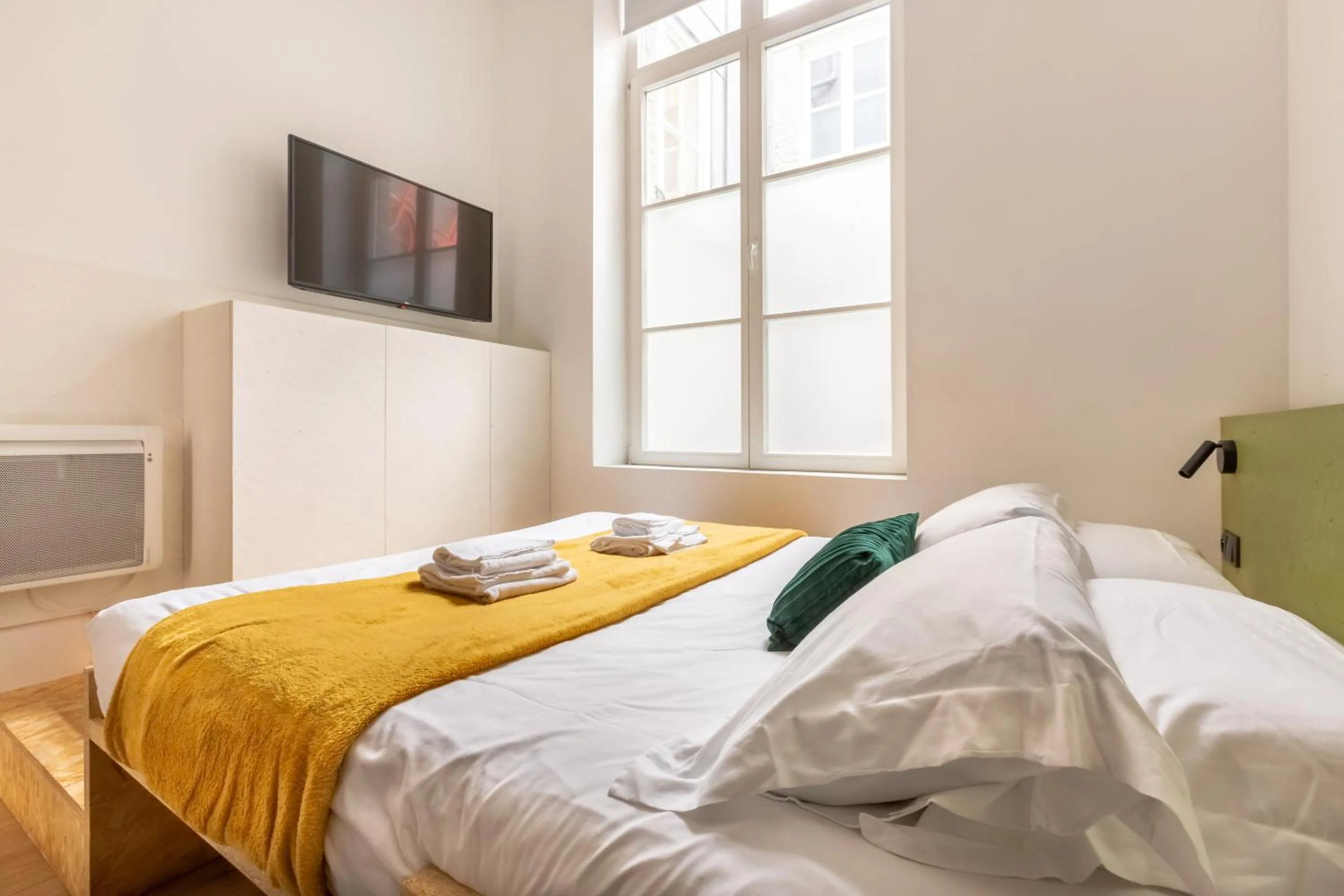 Bedroom, Bed in Le Chat Qui Dort - Vieux Lille II