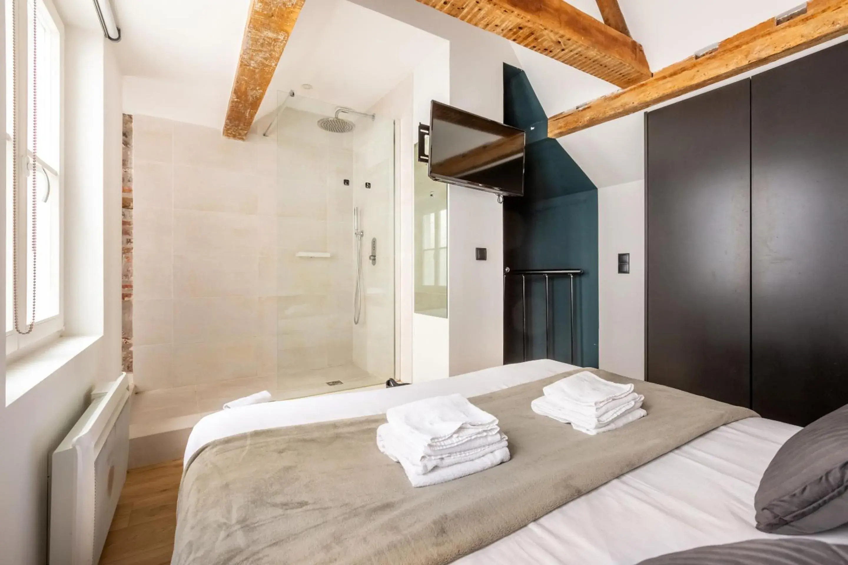 Bedroom, Bed in Au Chat Qui Dort Lille - Magasin Bedroom, Bed in Au Chat Qui Dort Lille - Magasin