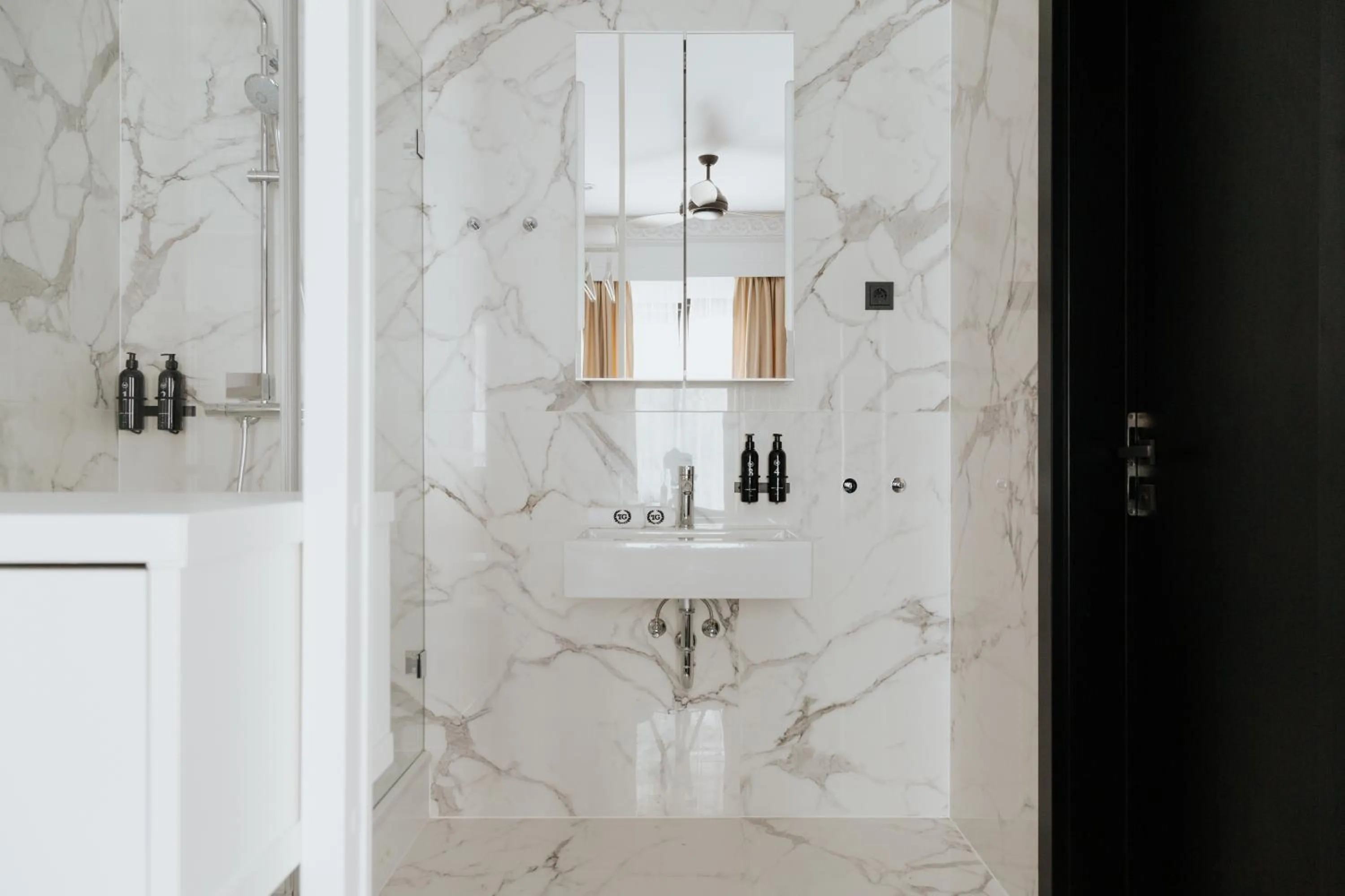 Shower in TG Hotel Apartments Budapest