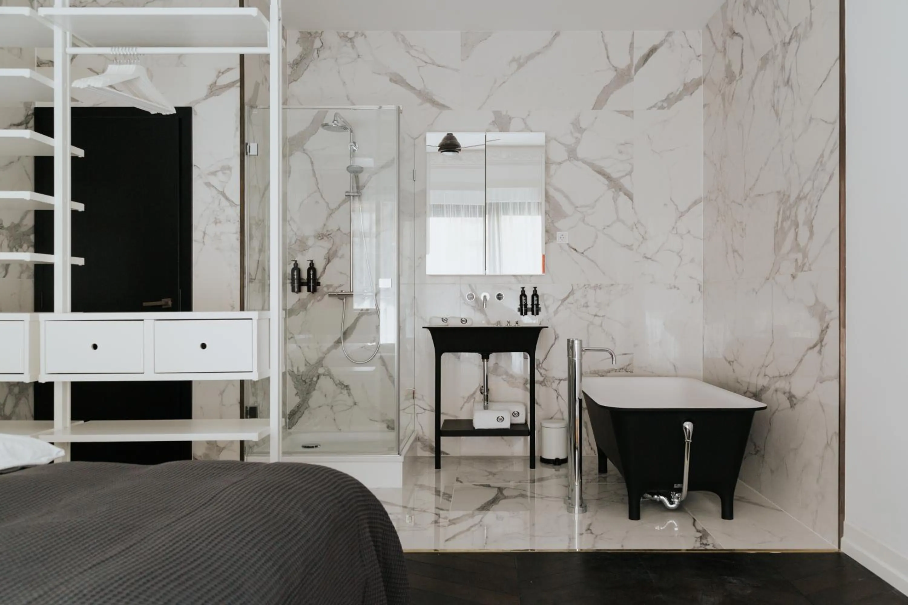 Shower, Bed in TG Hotel Apartments Budapest