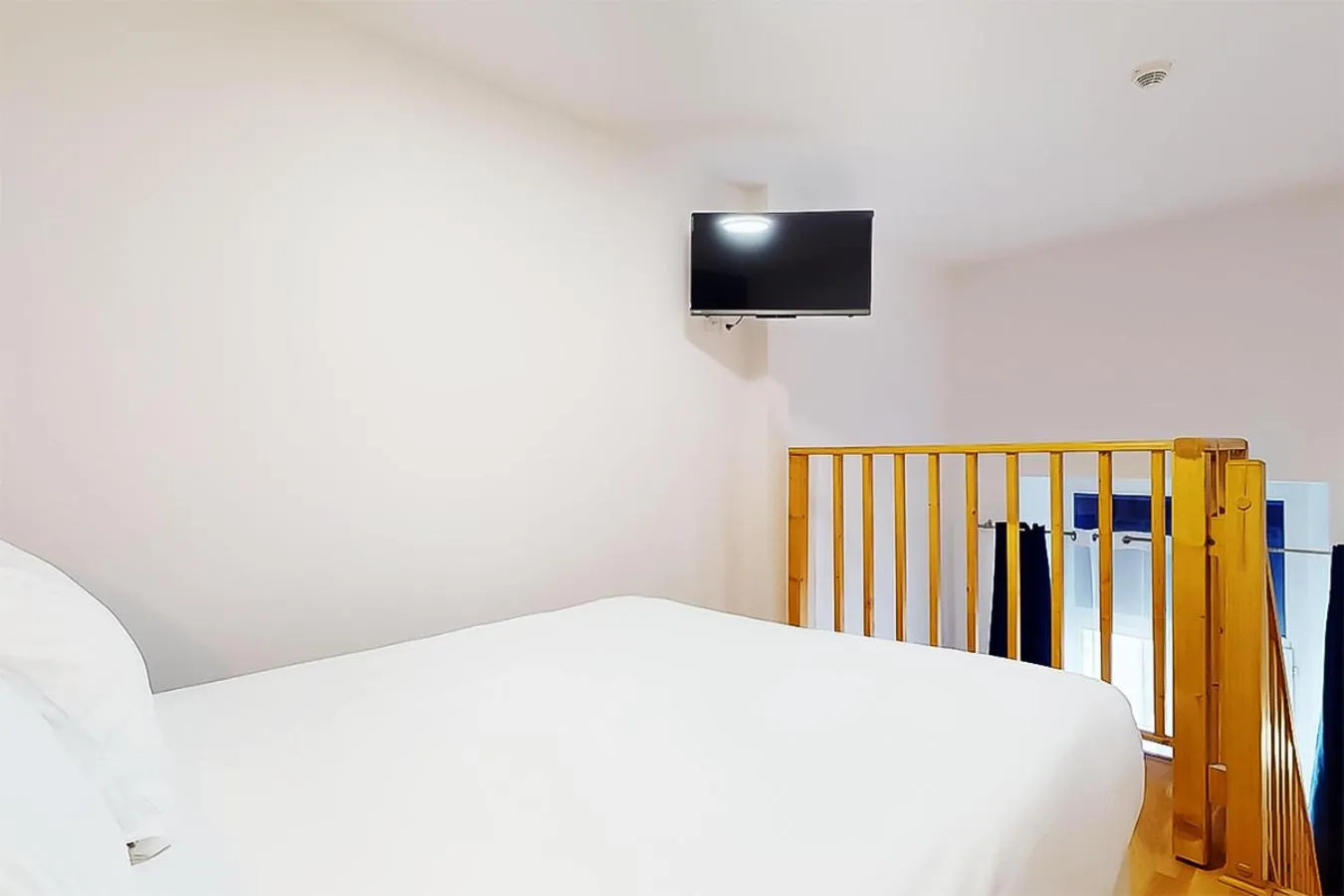 Bed in Hôtel de Ménilmontant