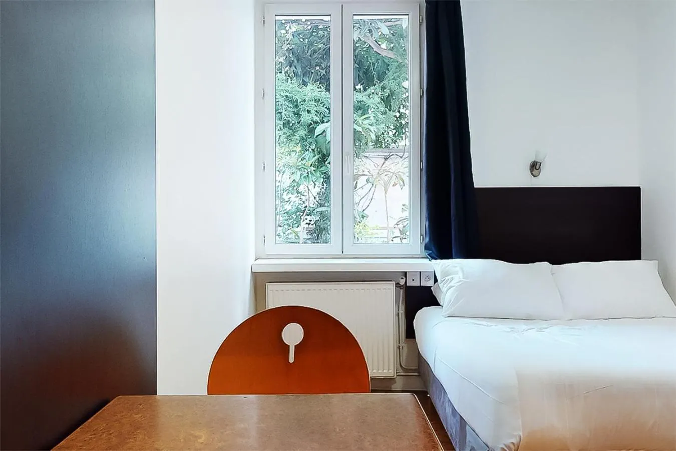 Bed in Hôtel de Ménilmontant