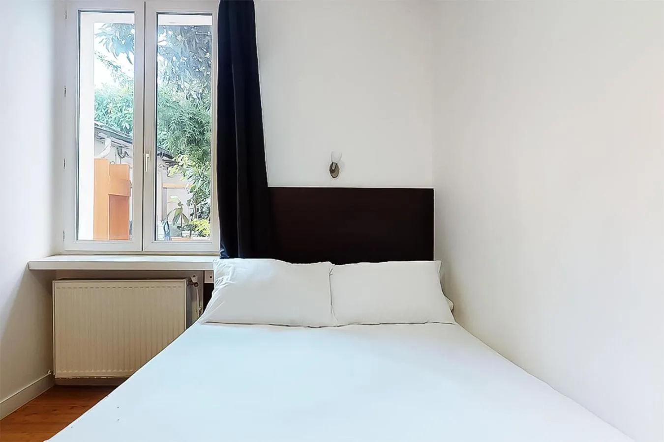 Bed in Hôtel de Ménilmontant