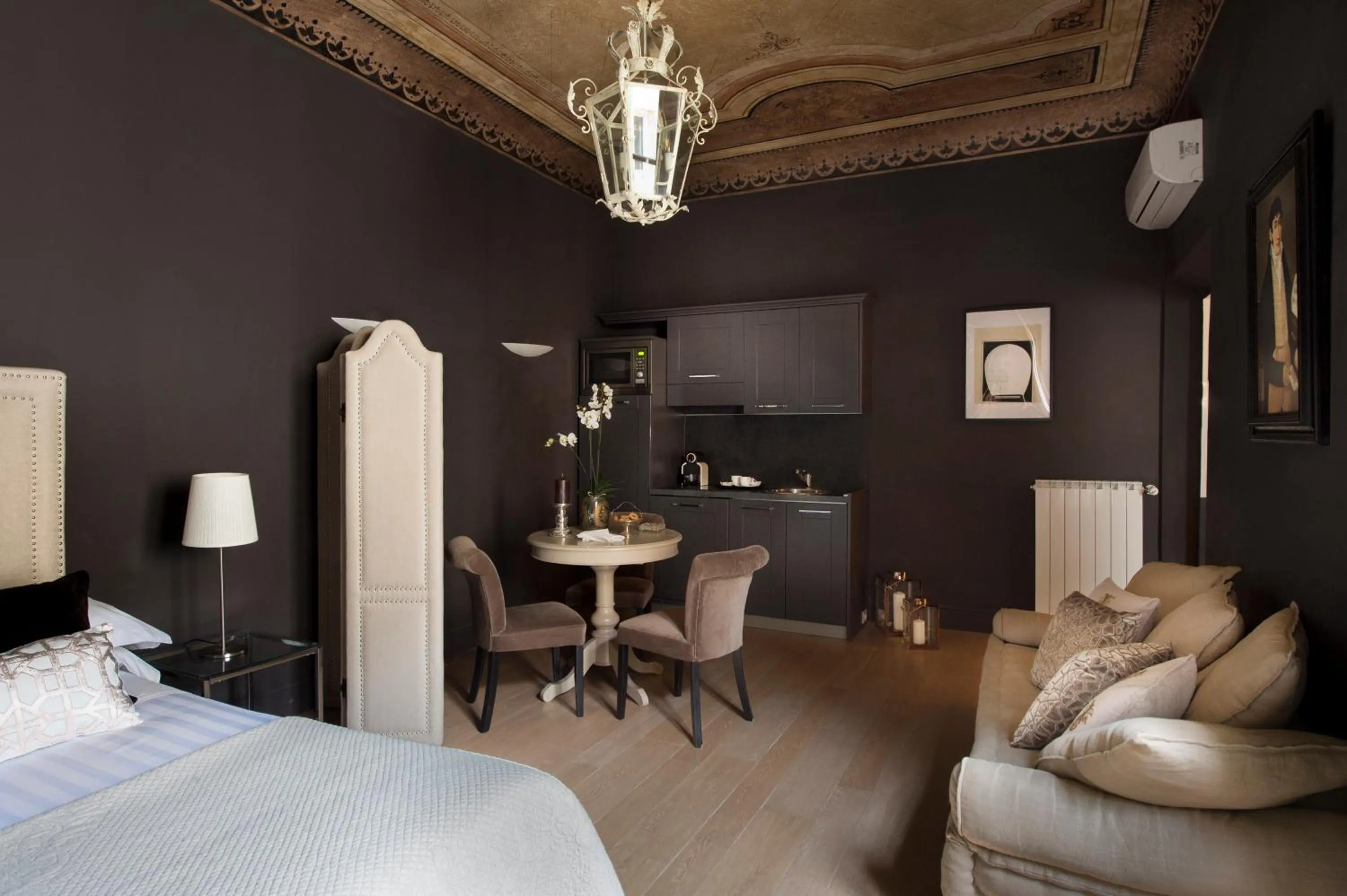 Dining area, Bed in Palazzo Branchi