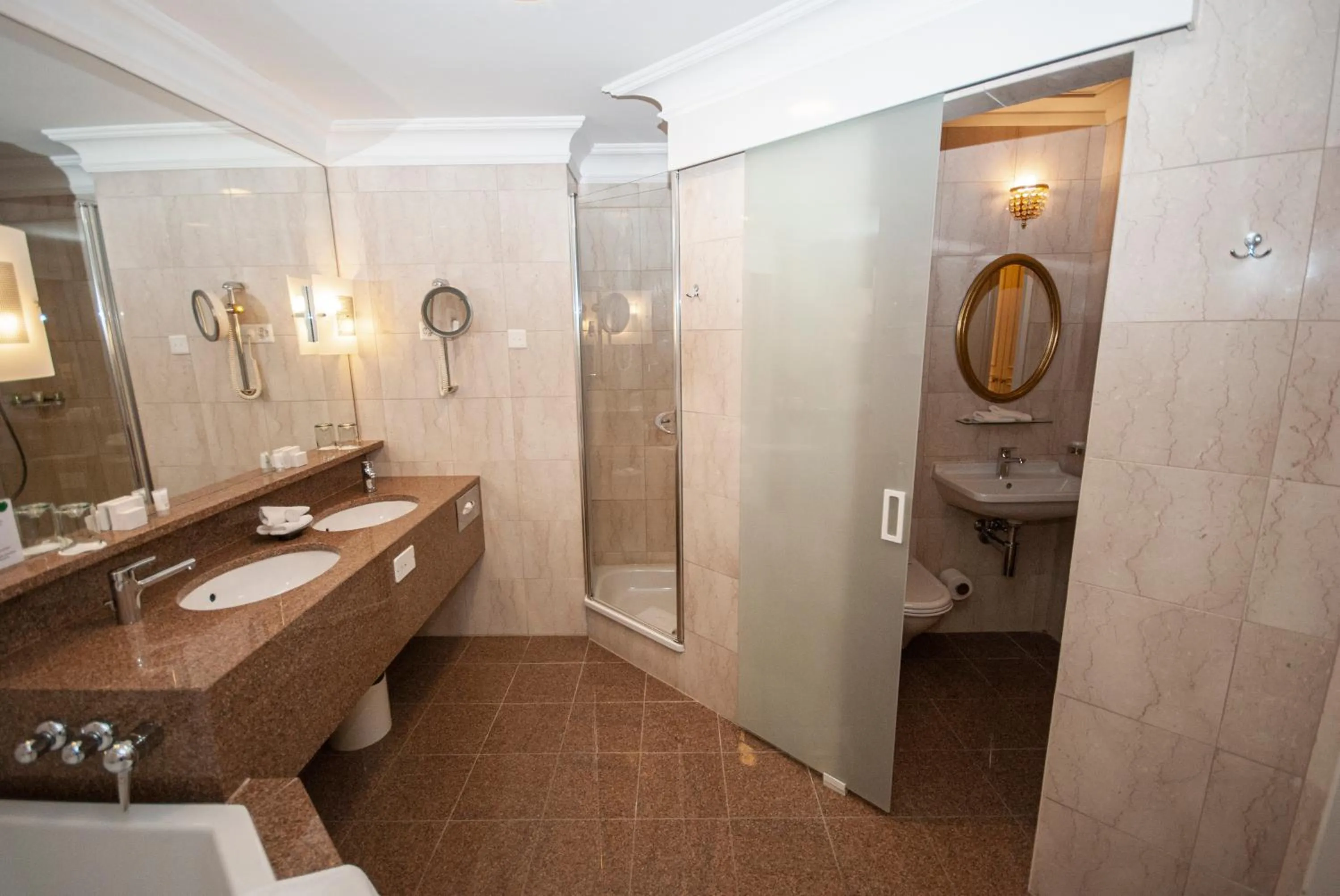 Shower in Le Mirador Resort & Spa