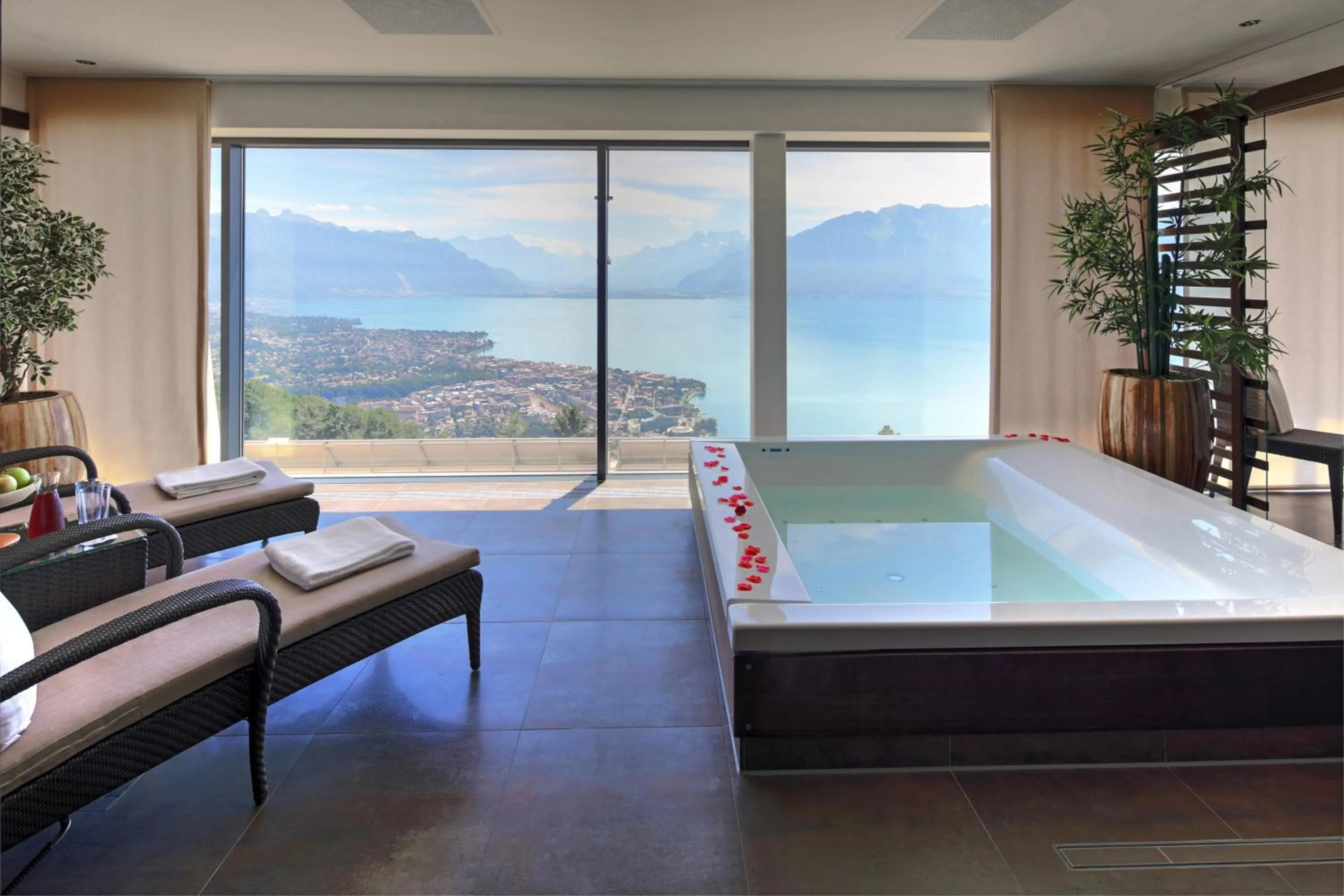 Spa and wellness centre/facilities in Le Mirador Resort & Spa