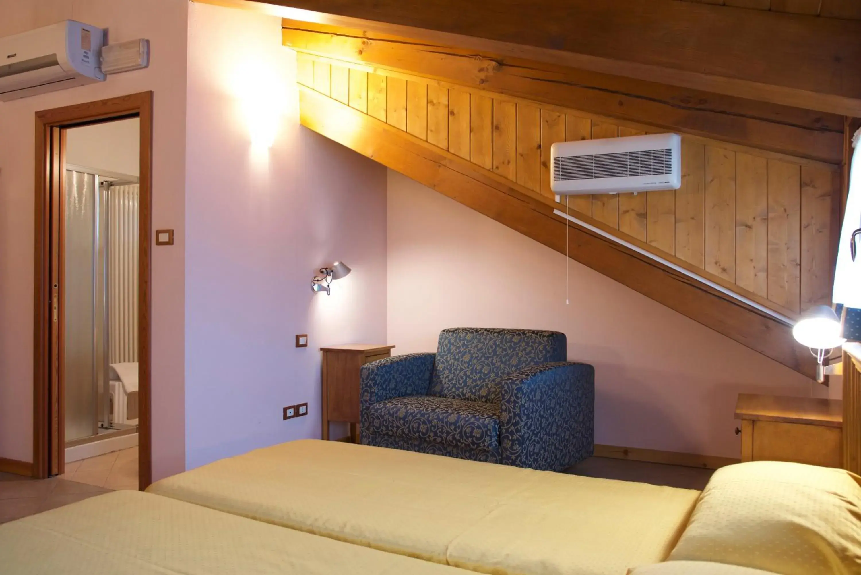 air conditioner, Bed in Hotel Casanova