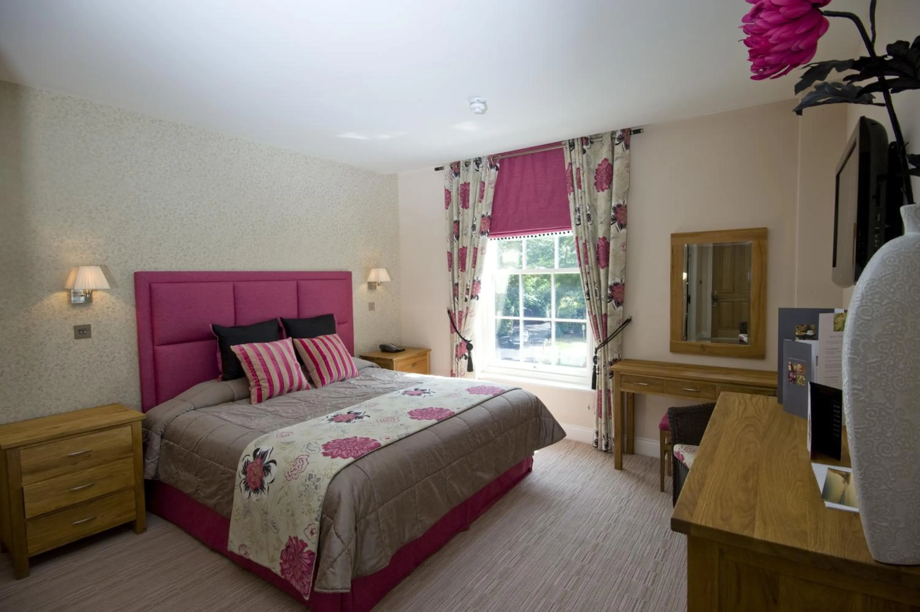 Photo of the whole room, Bed in Orsett Hall