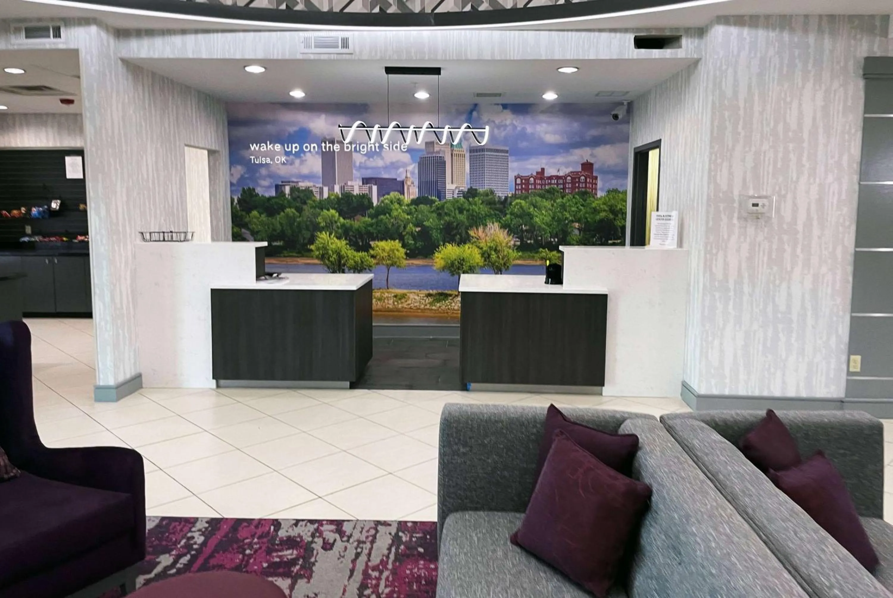 Lobby or reception in La Quinta Inn & Suites by Wyndham Tulsa Midtown