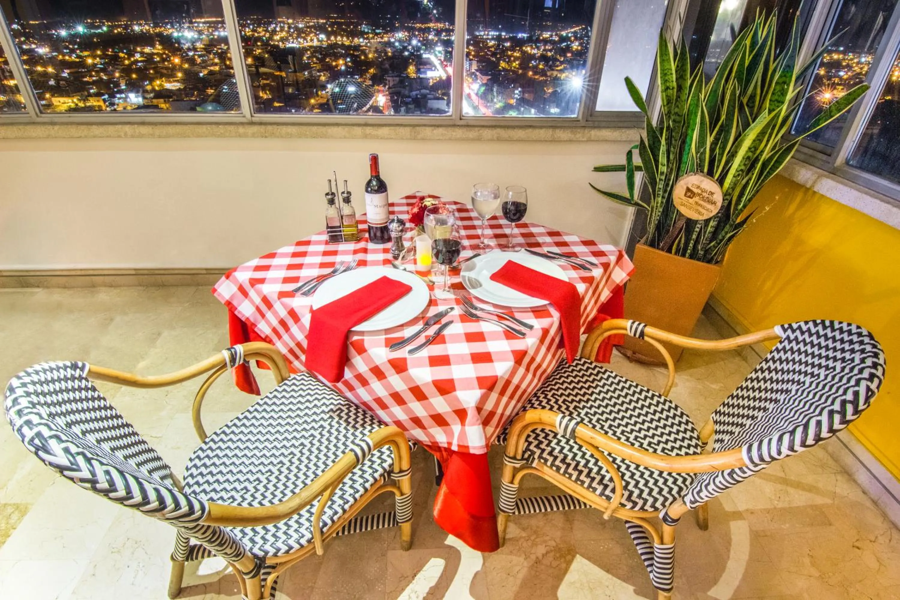 Restaurant/places to eat in GHL Hotel Grand Villavicencio