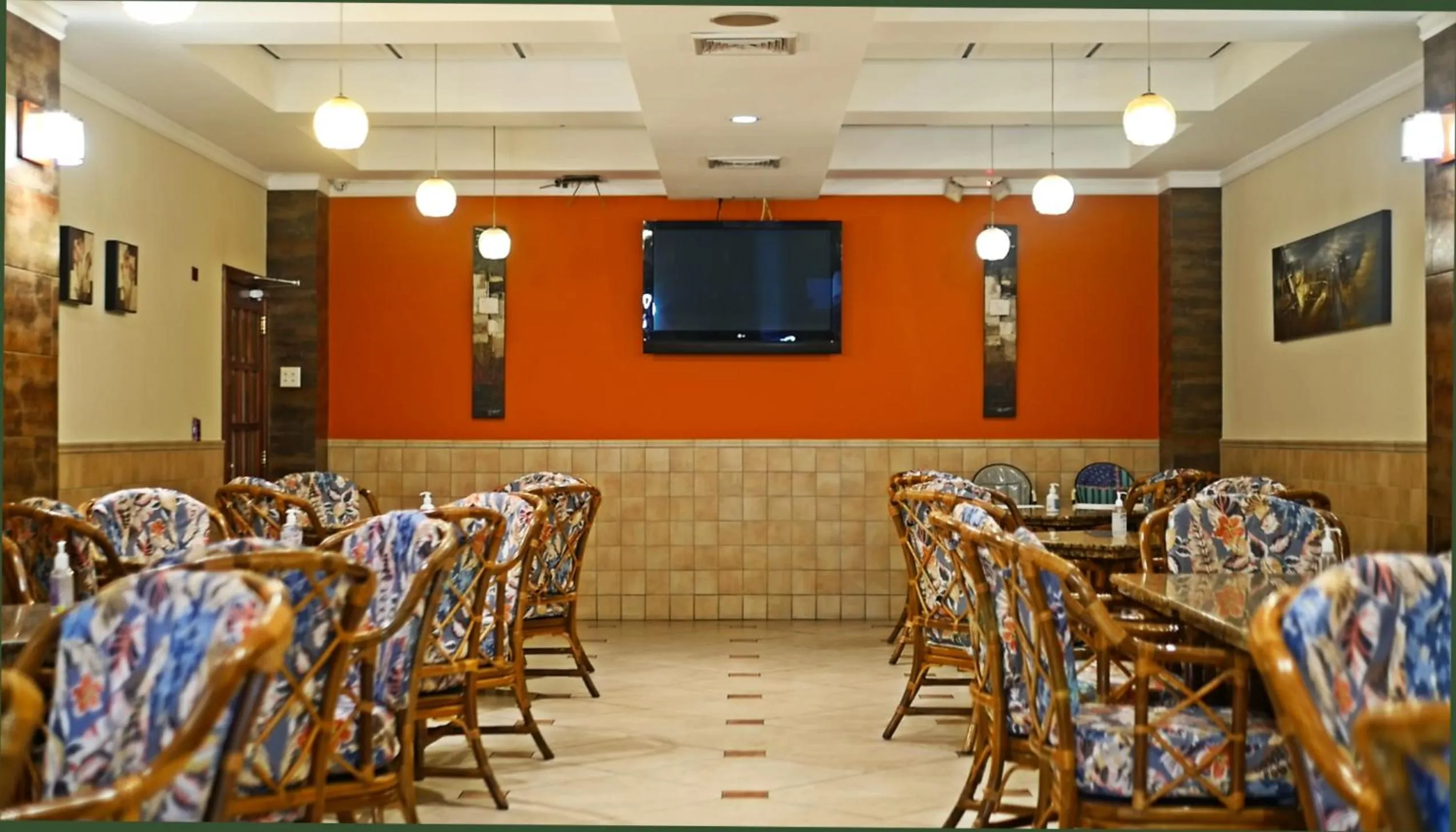 Restaurant/places to eat in Hotel Castilla