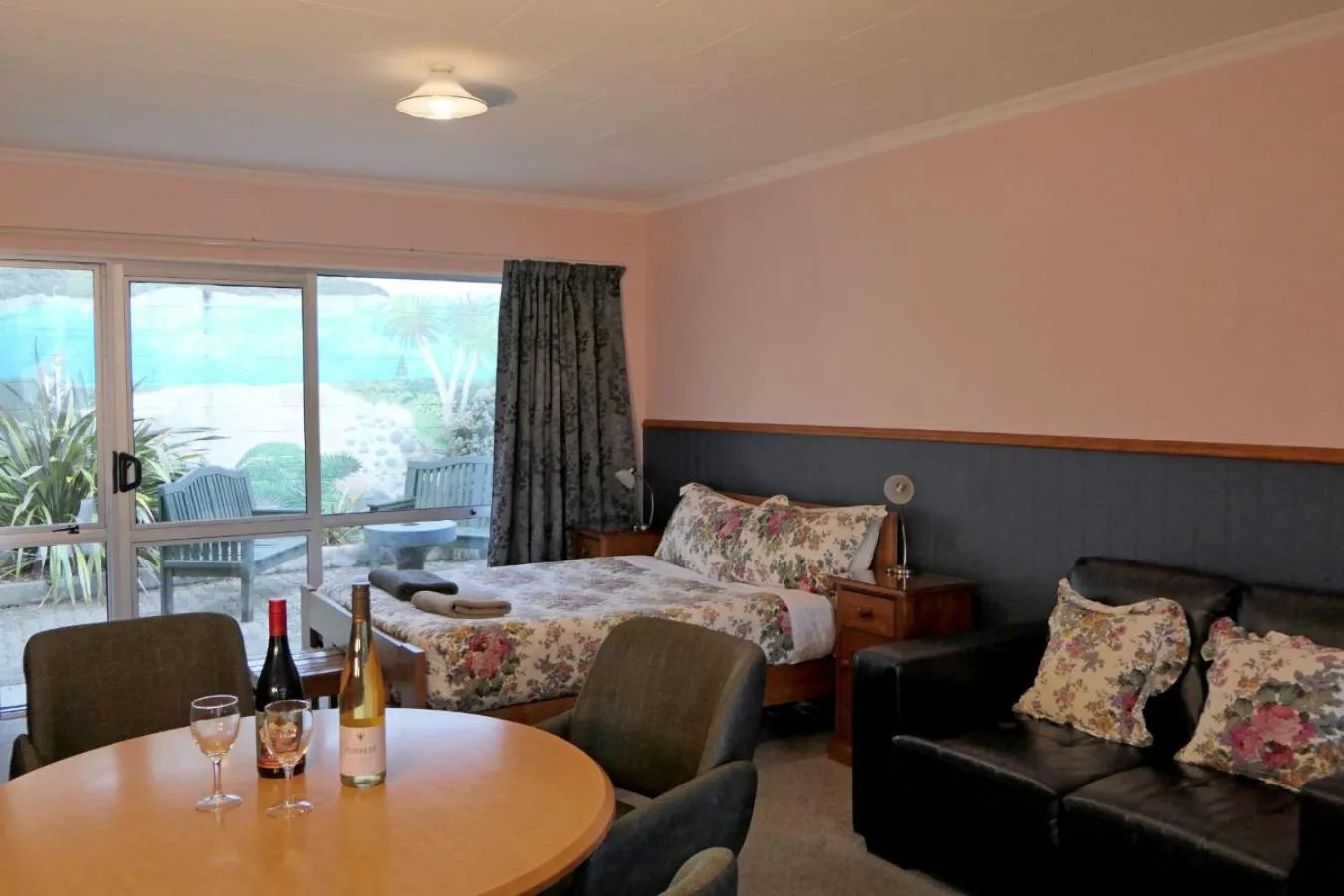 Patio in Queenstown Holiday Park Creeksyde