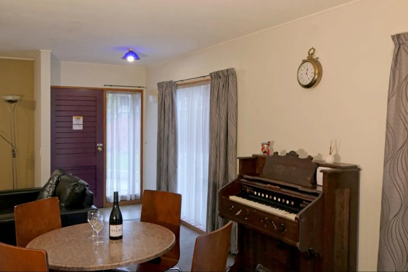 Seating area in Queenstown Holiday Park Creeksyde