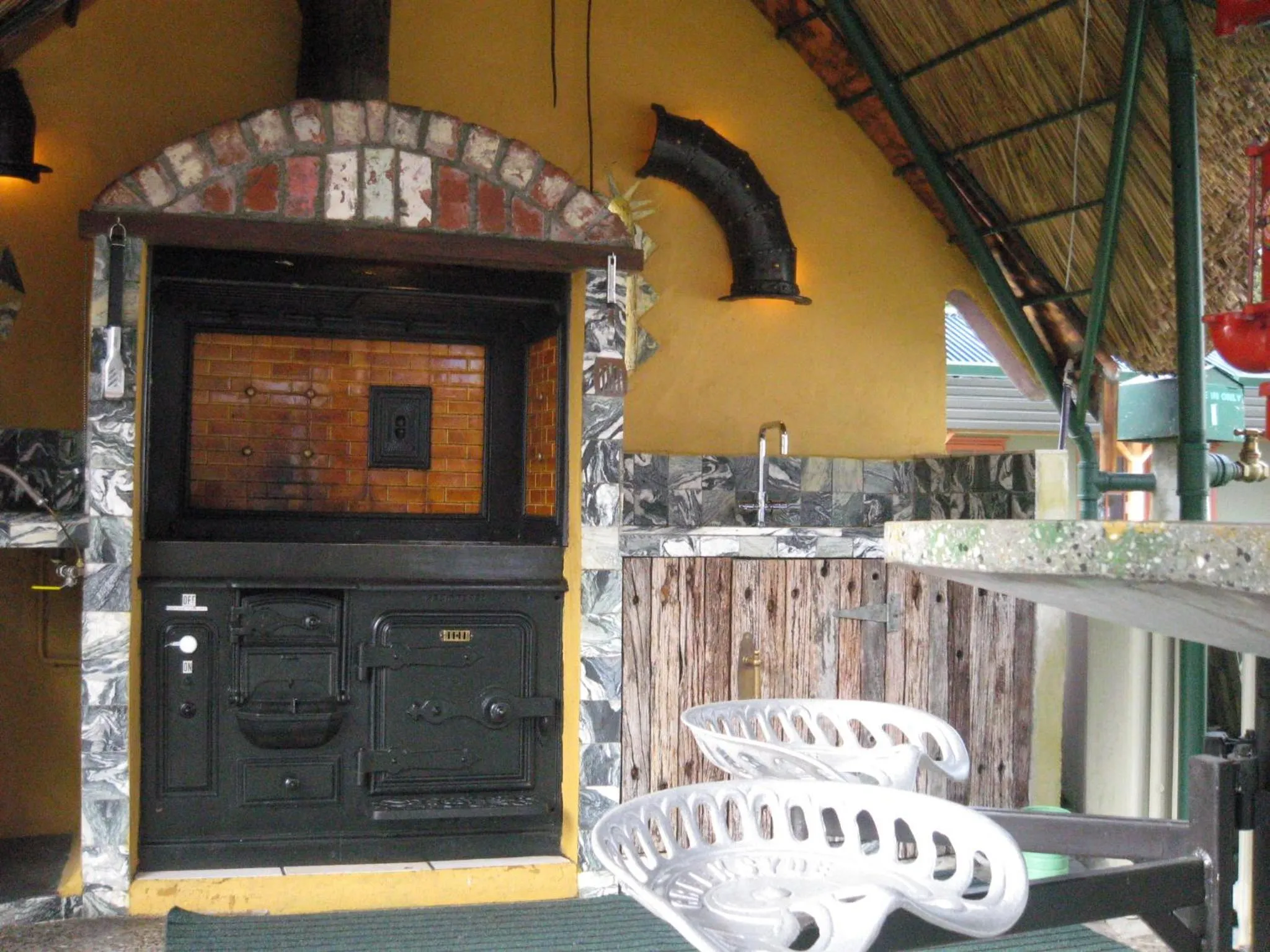 BBQ facilities in Queenstown Holiday Park Creeksyde