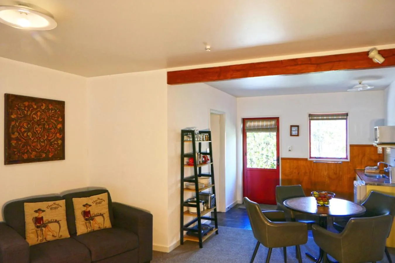 Kitchen or kitchenette in Queenstown Holiday Park Creeksyde