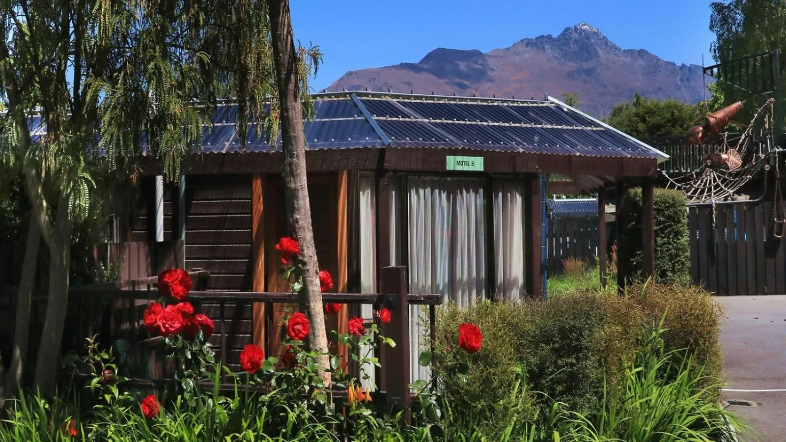Facade/entrance in Queenstown Holiday Park Creeksyde