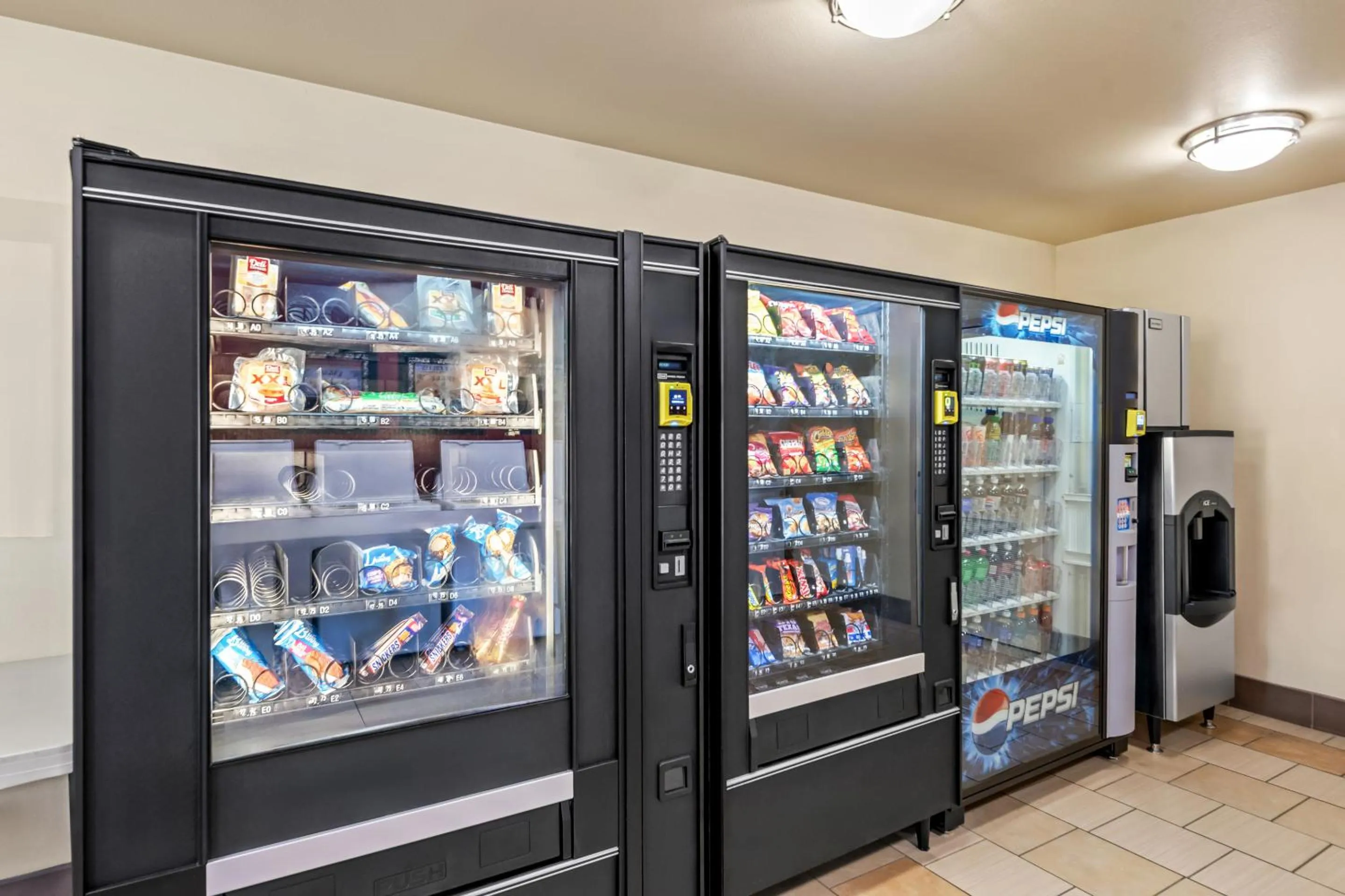 vending machine in Ledgestone Suites Hotel Yakima