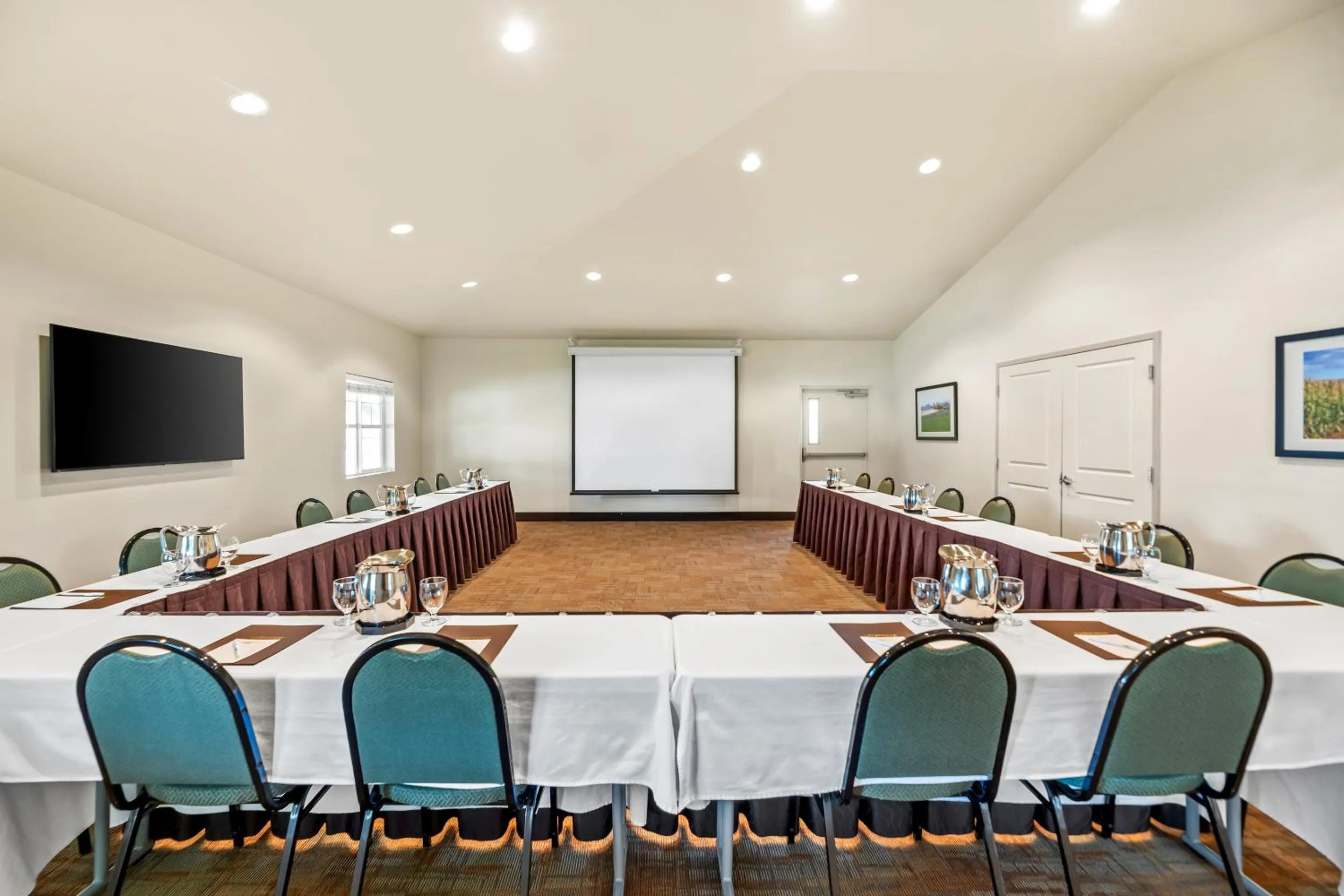 Meeting/conference room in Ledgestone Suites Hotel Yakima