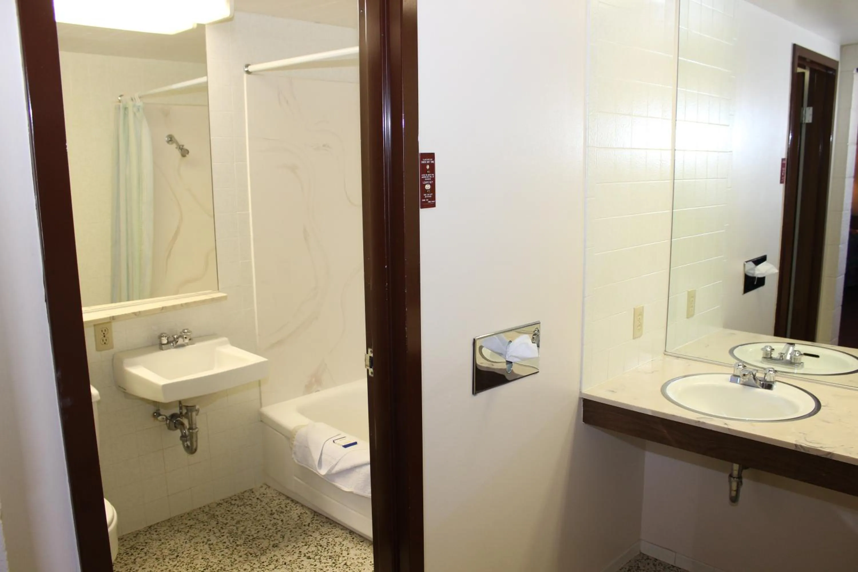 Bathroom in Prairie Inn